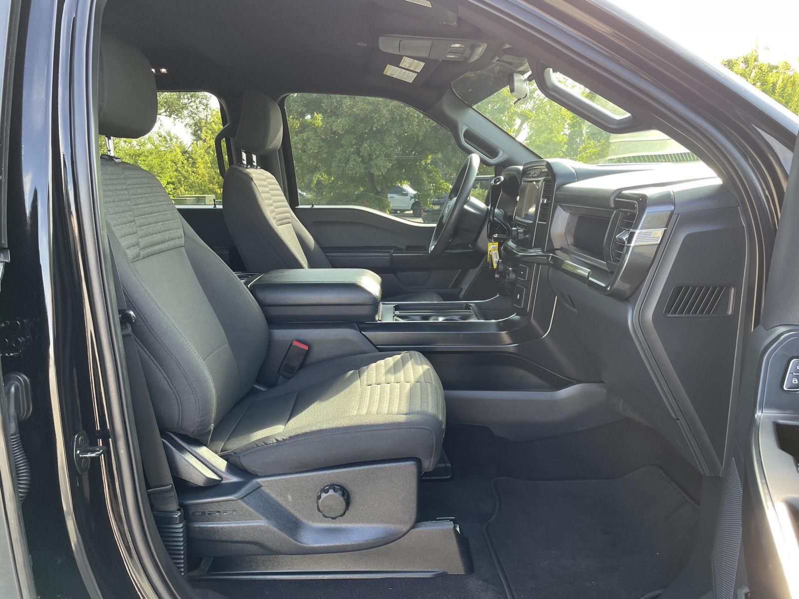 Vehicle photo 18