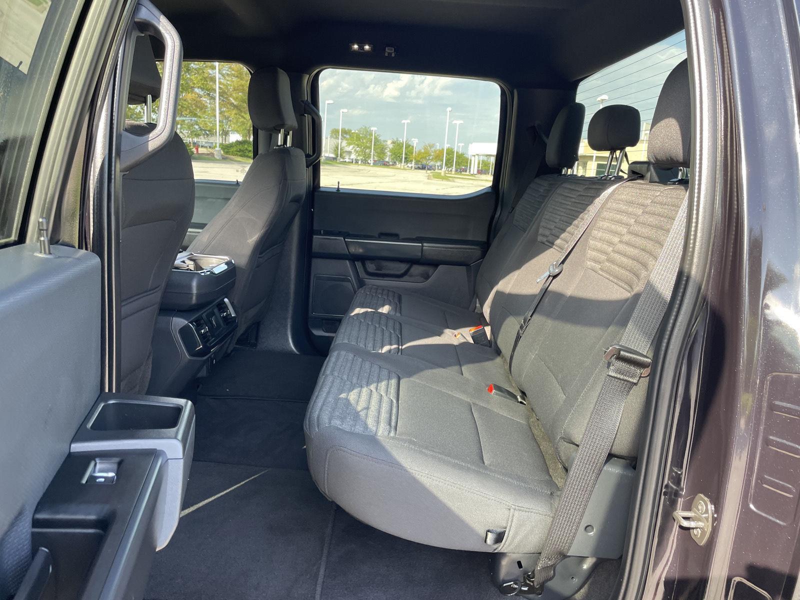 Vehicle photo 19