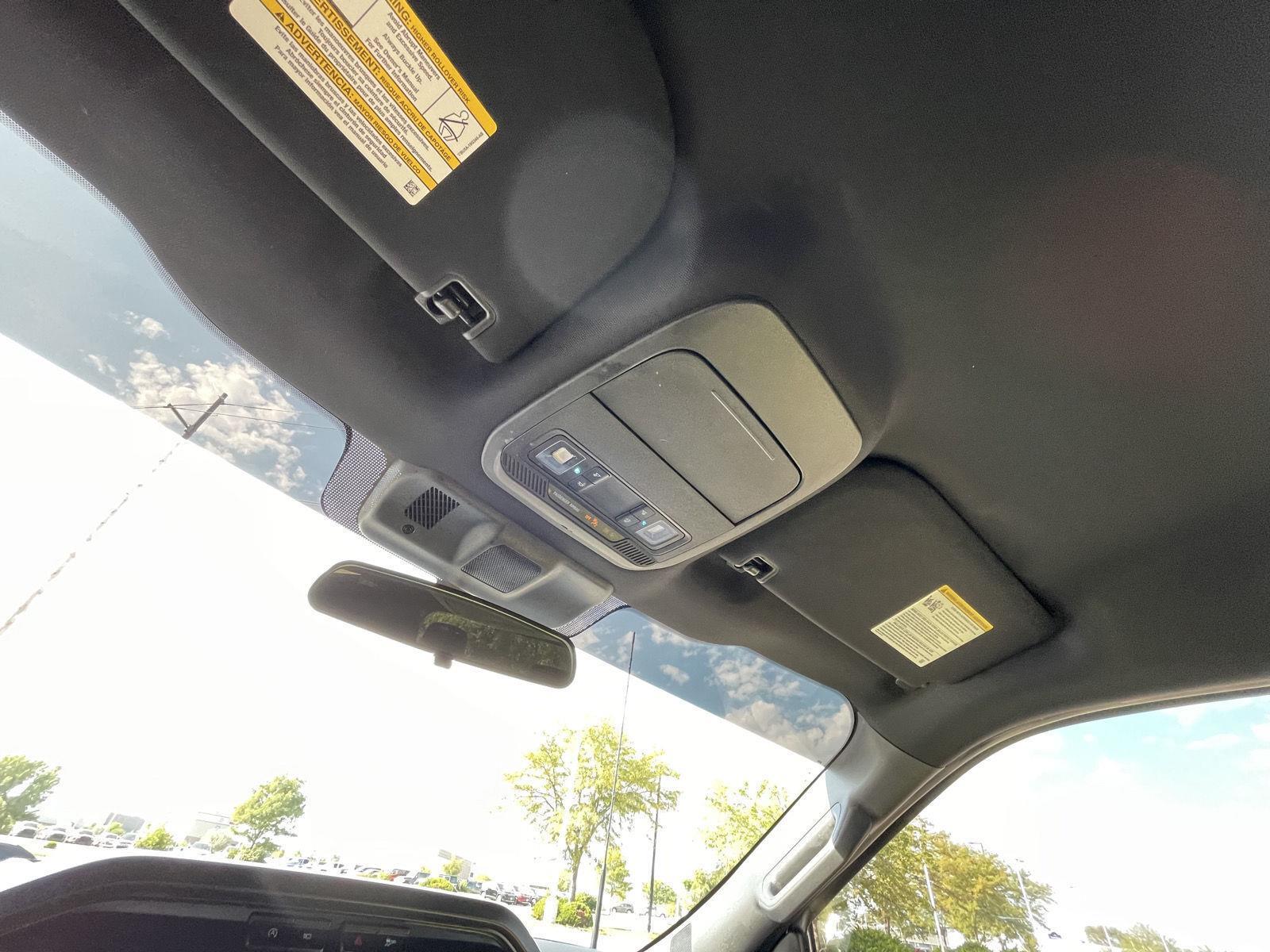 Vehicle photo 20