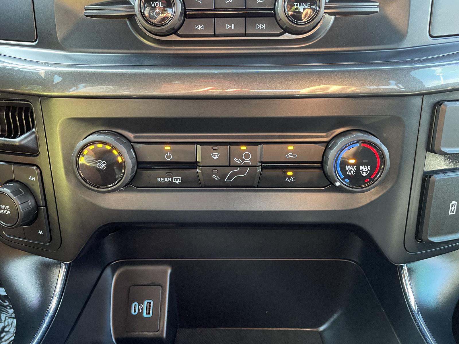 Vehicle photo 25