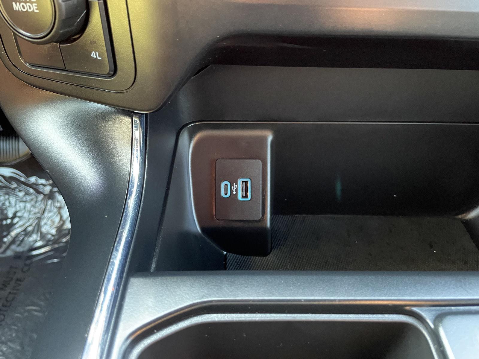 Vehicle photo 26