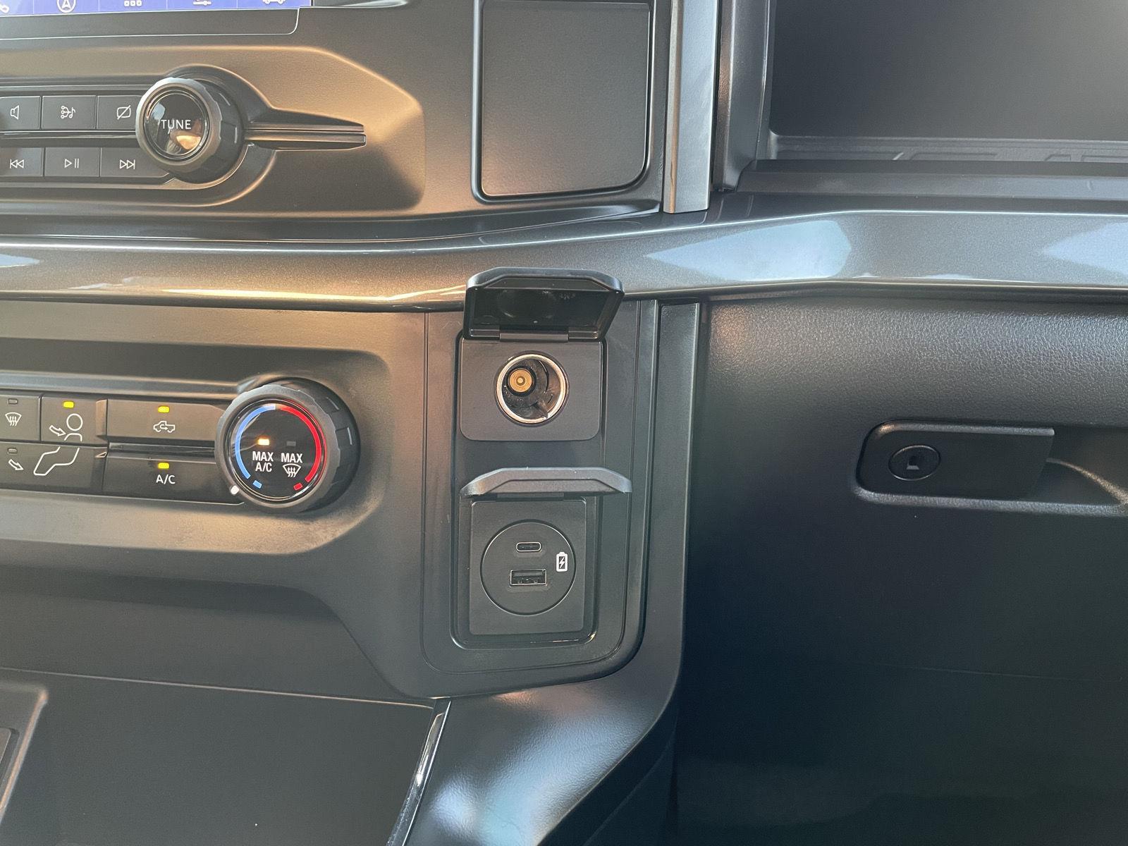 Vehicle photo 28