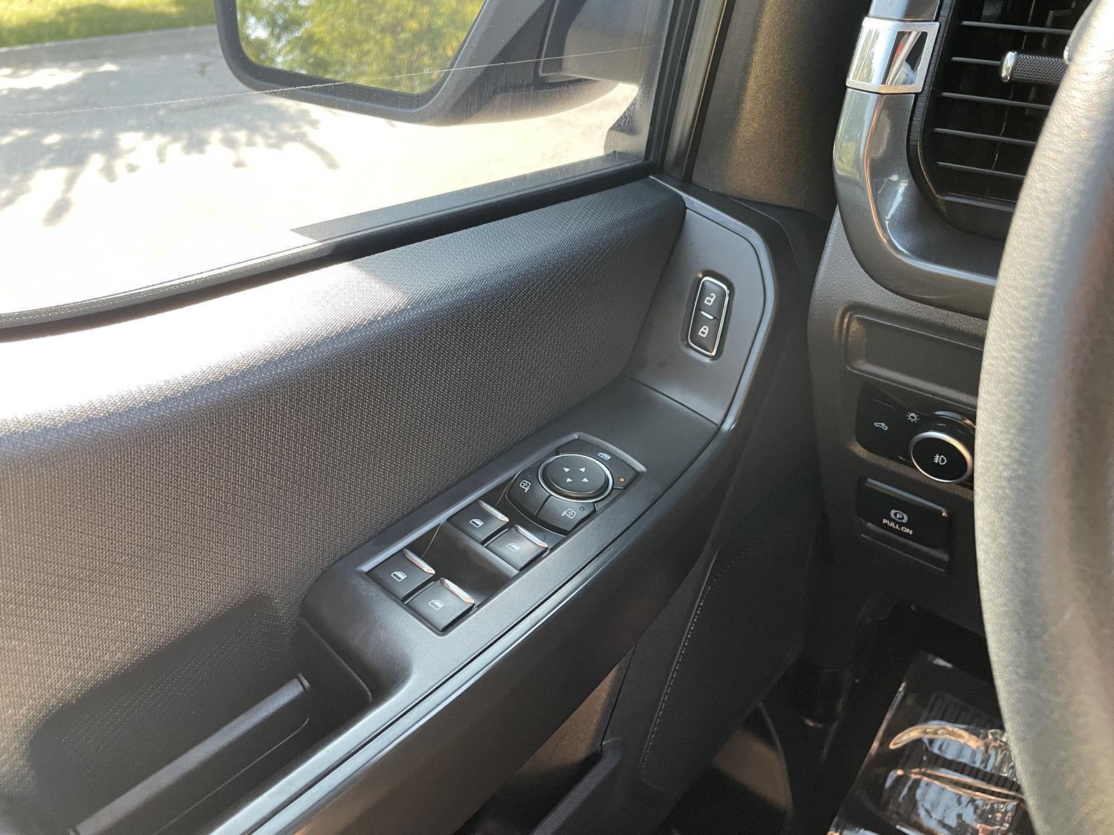 Vehicle photo 29