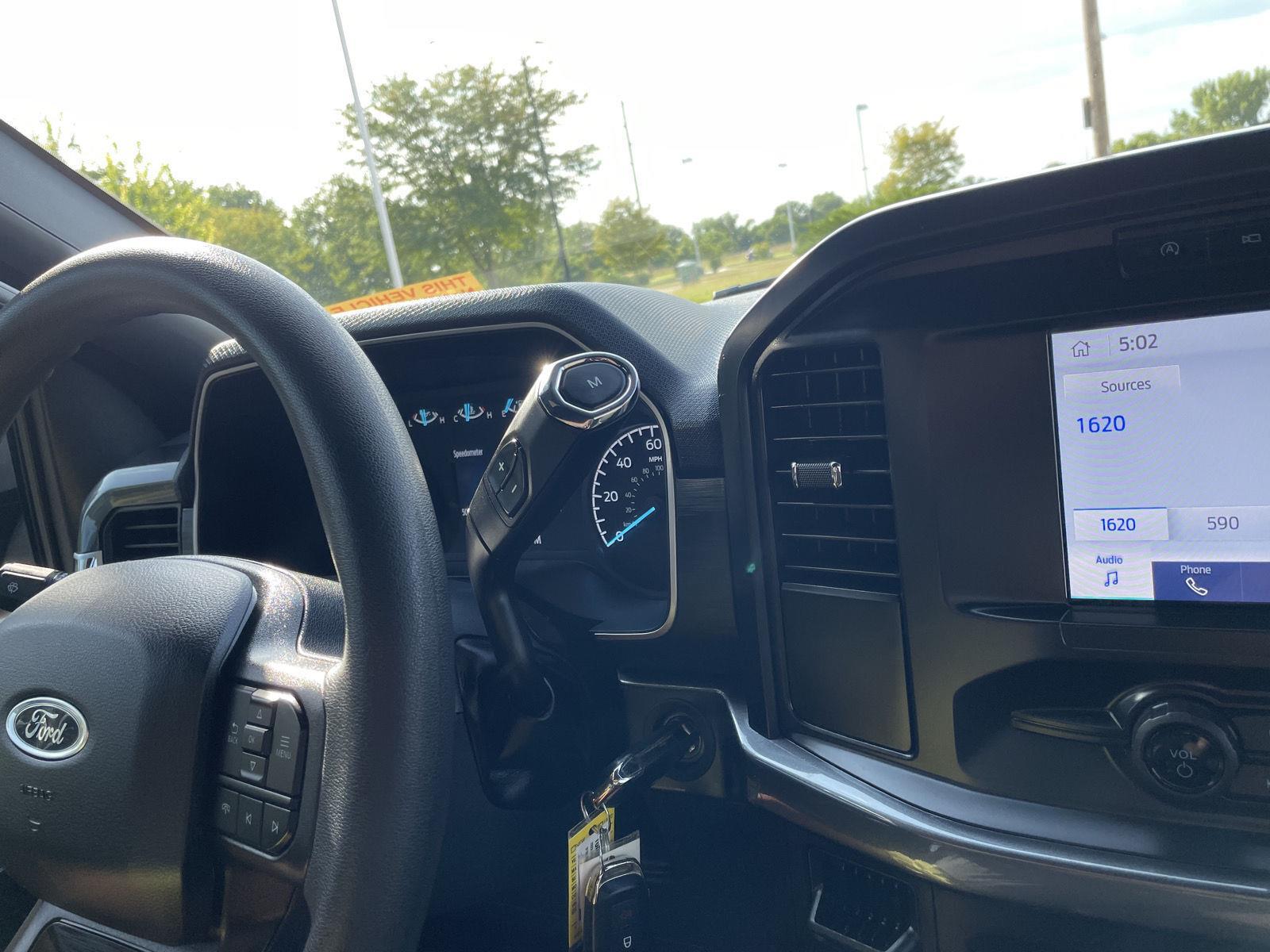 Vehicle photo 30