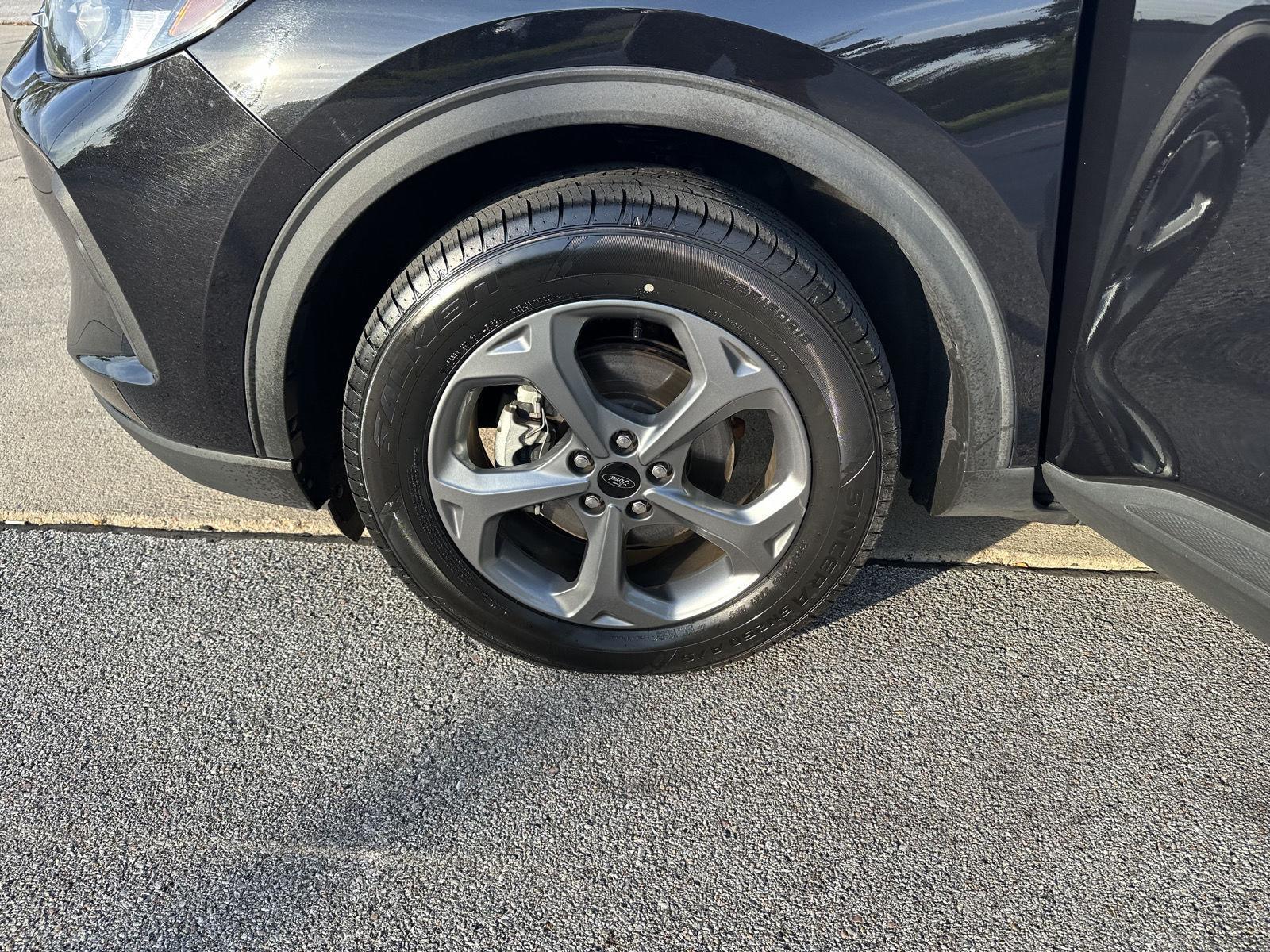 Vehicle photo 10