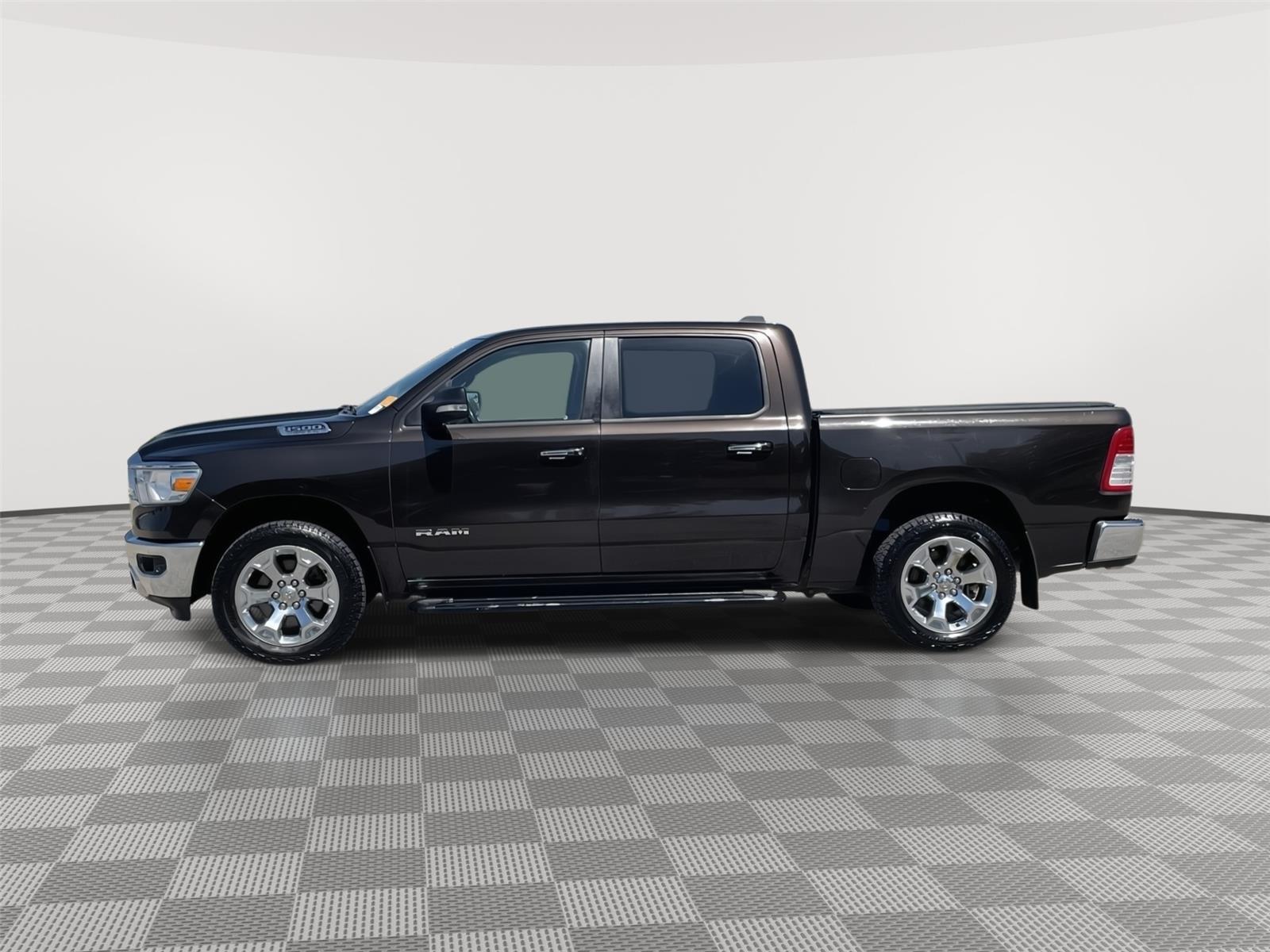 Vehicle photo 2