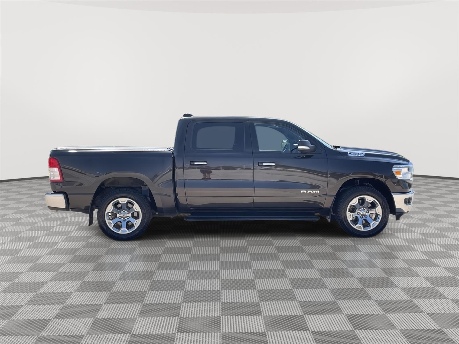 Vehicle photo 6