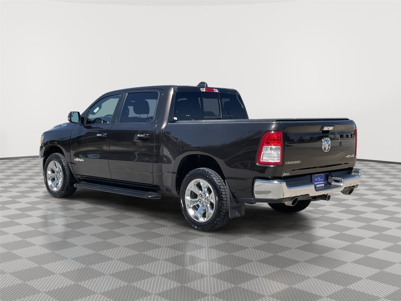 Vehicle photo 9
