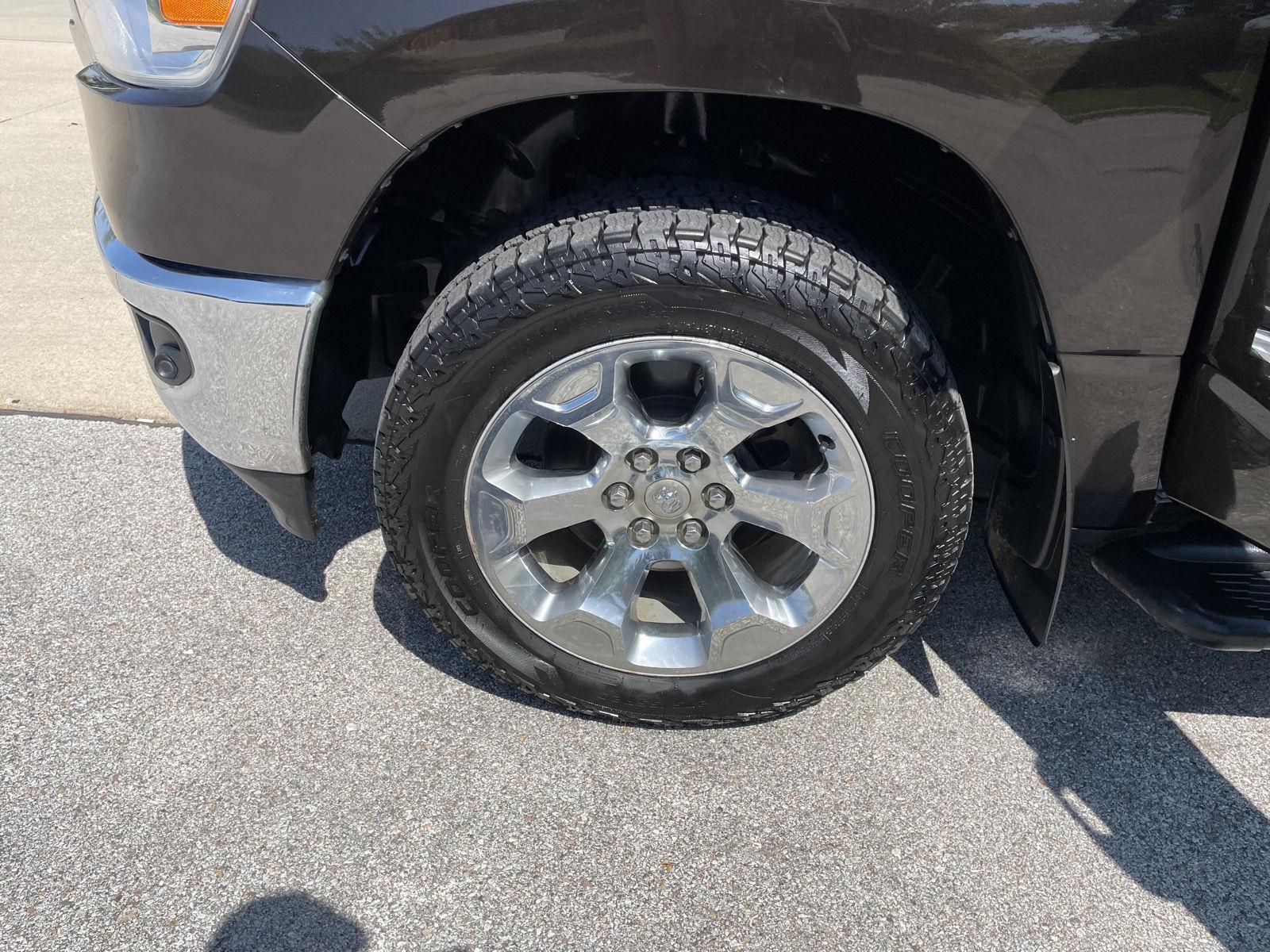 Vehicle photo 10