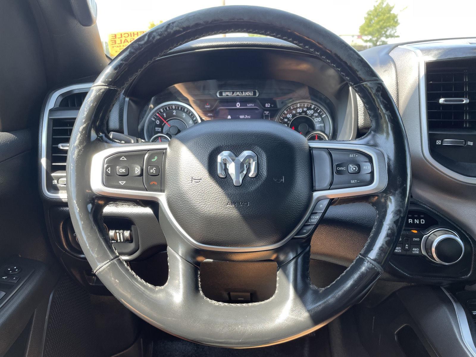 Vehicle photo 12