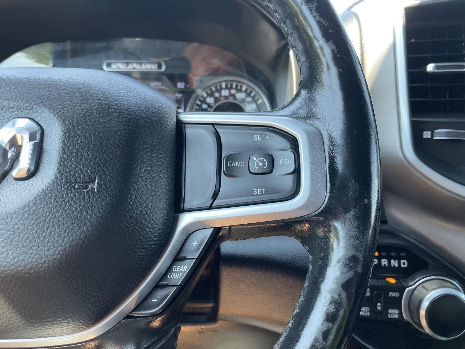 Vehicle photo 14