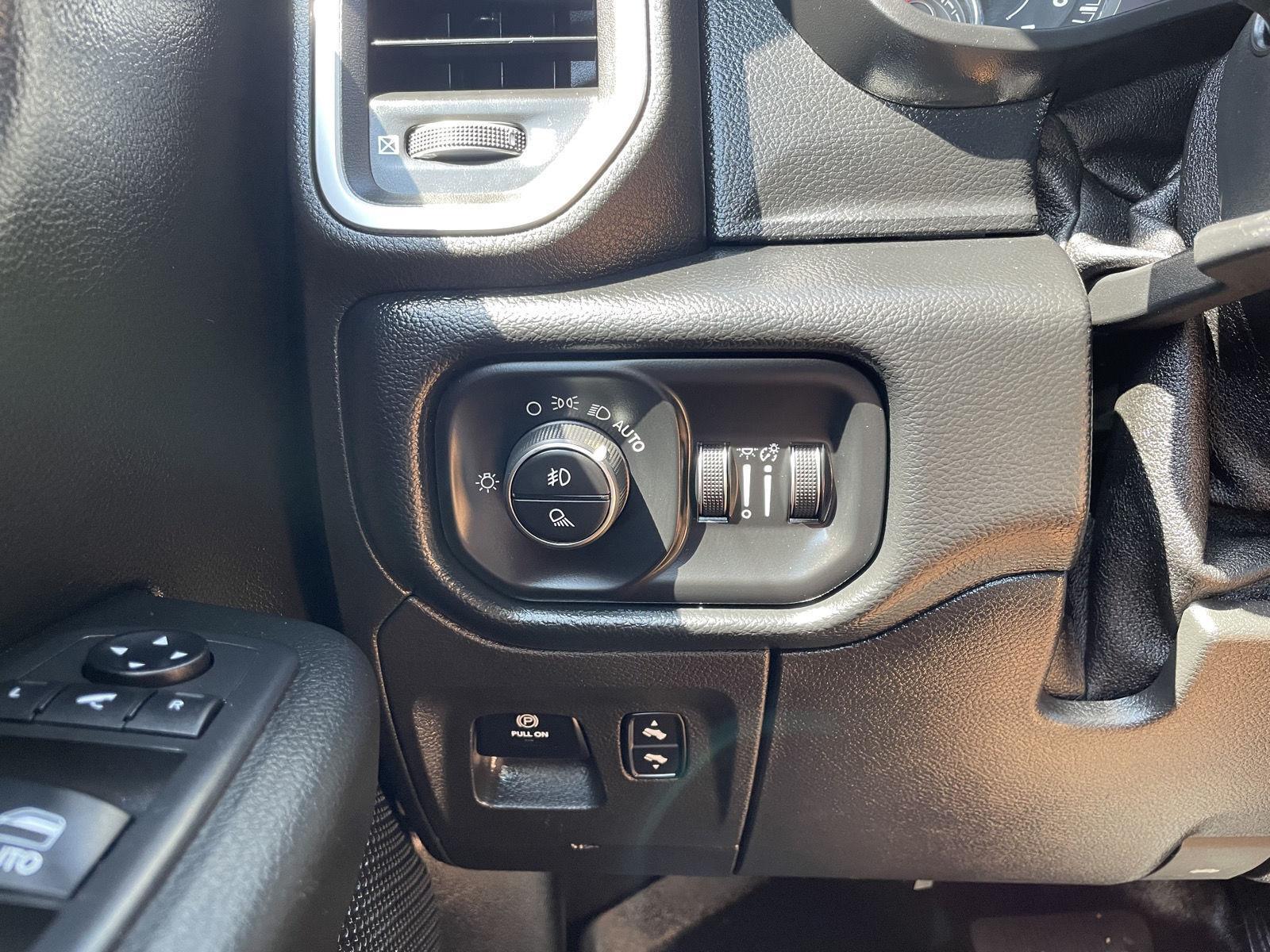 Vehicle photo 16