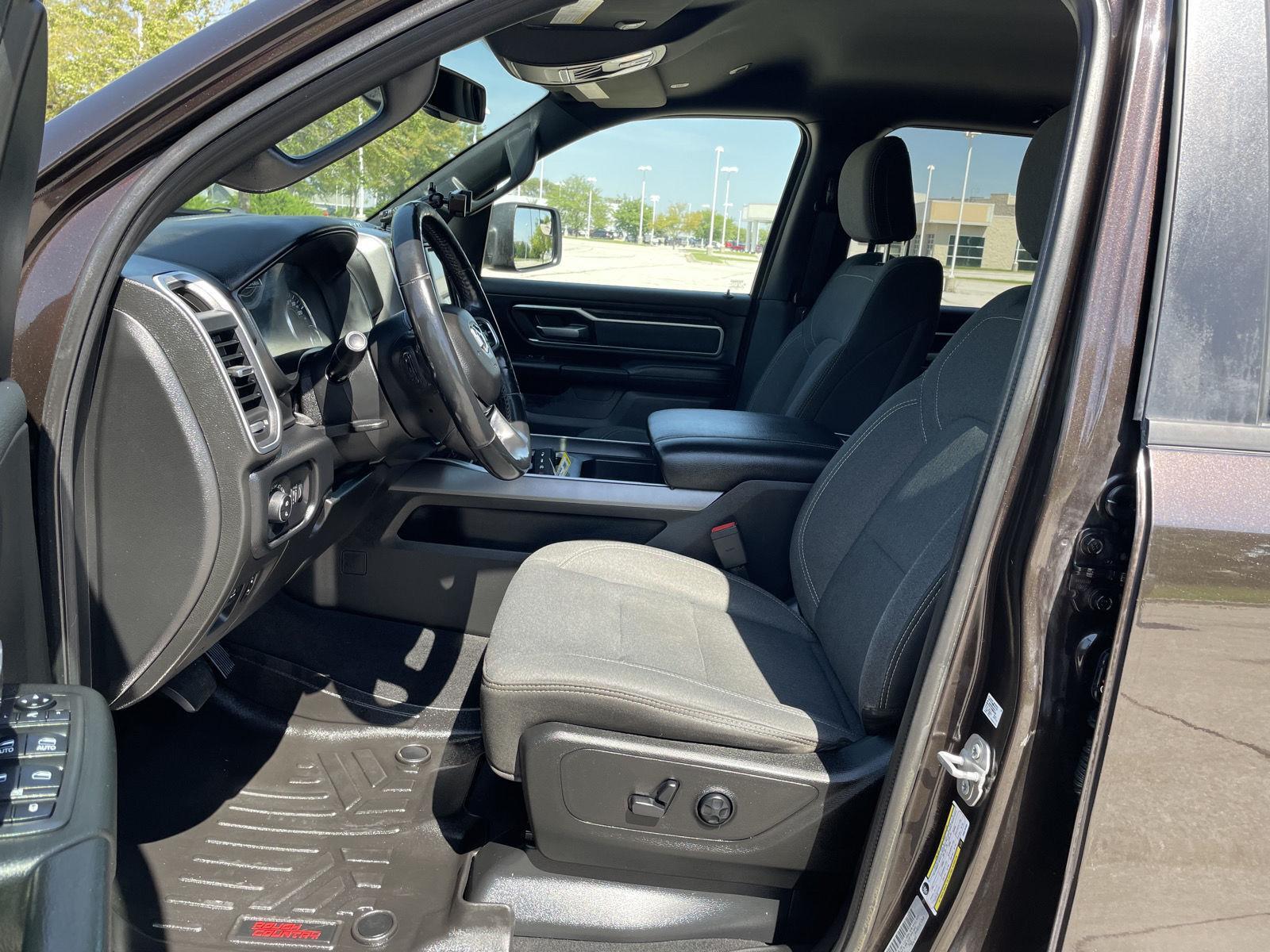 Vehicle photo 17