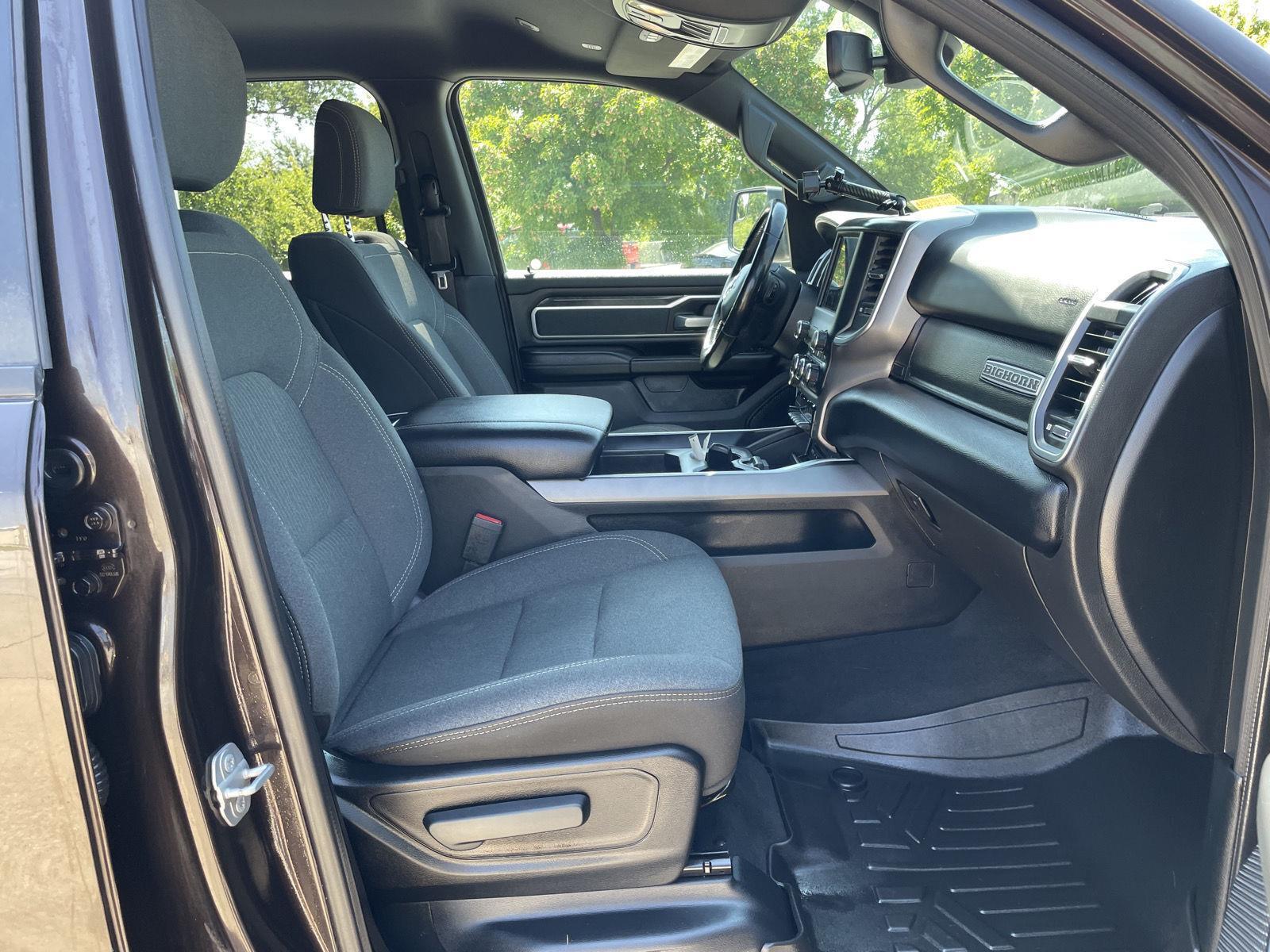 Vehicle photo 19