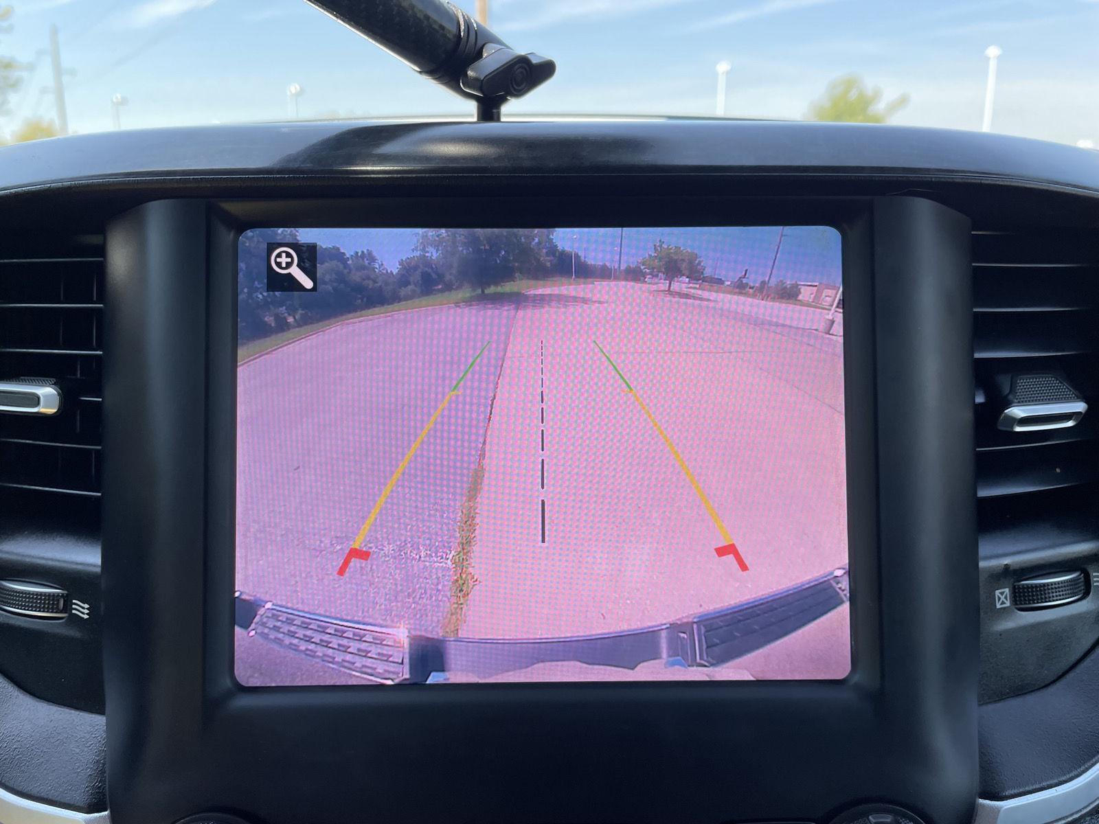Vehicle photo 23