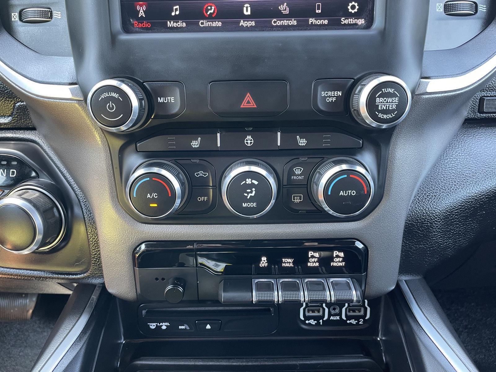 Vehicle photo 25