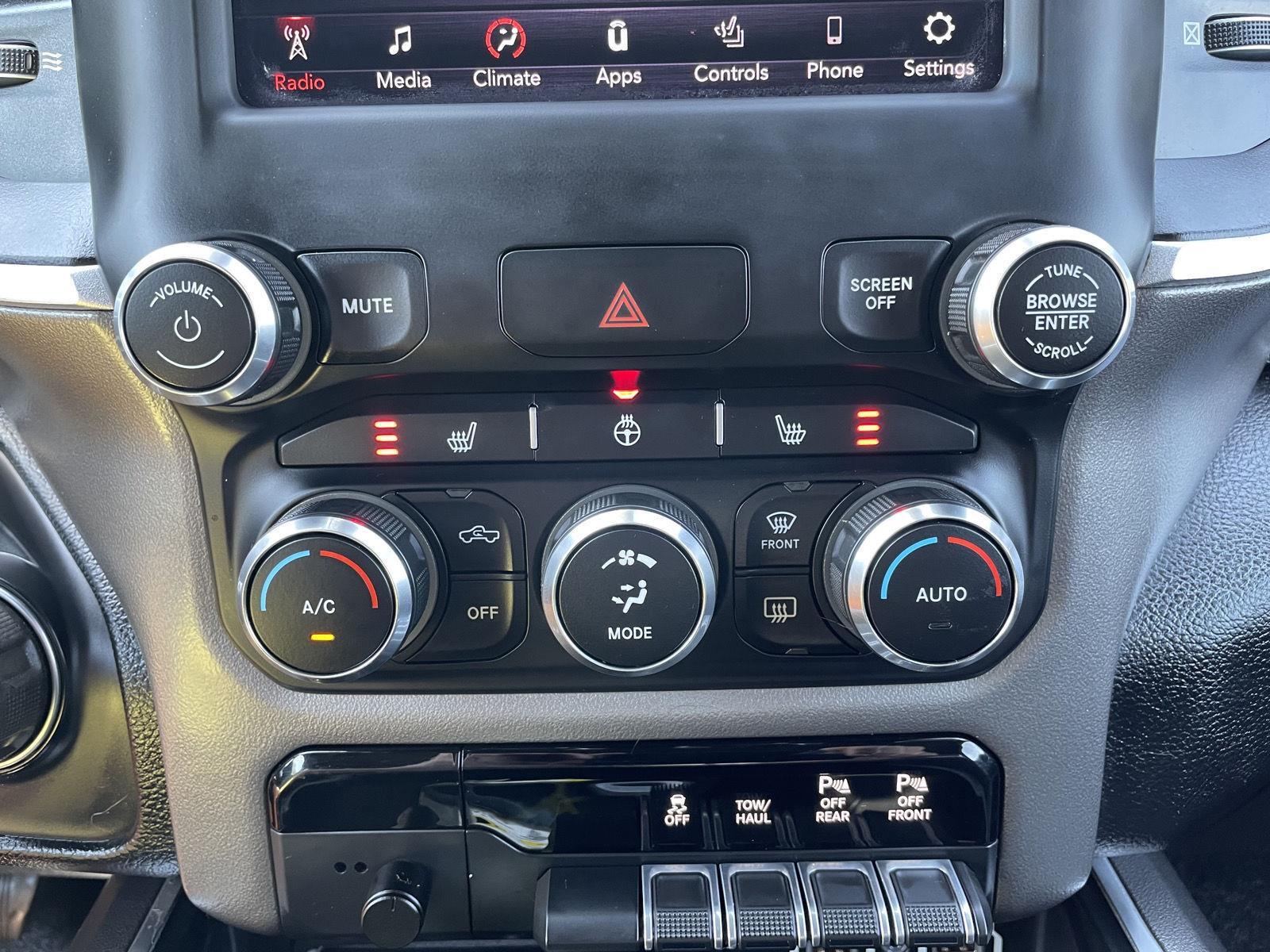 Vehicle photo 26