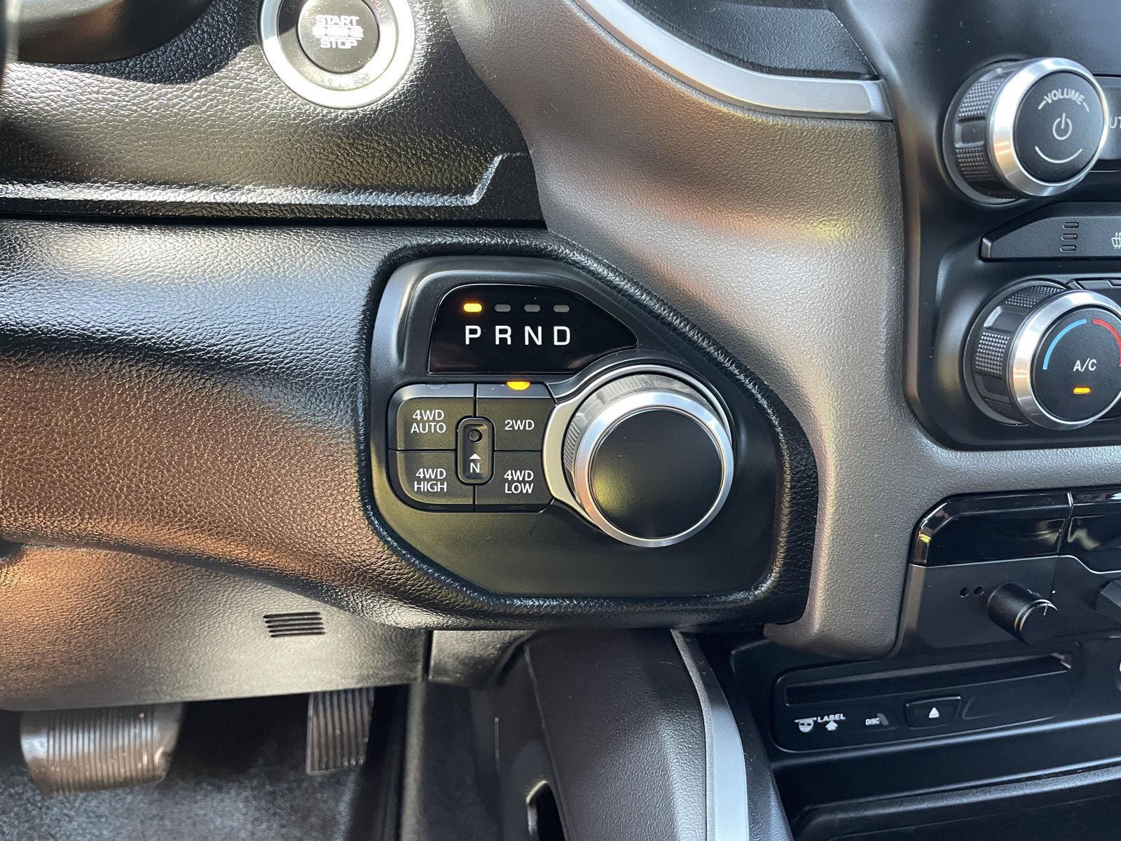 Vehicle photo 29
