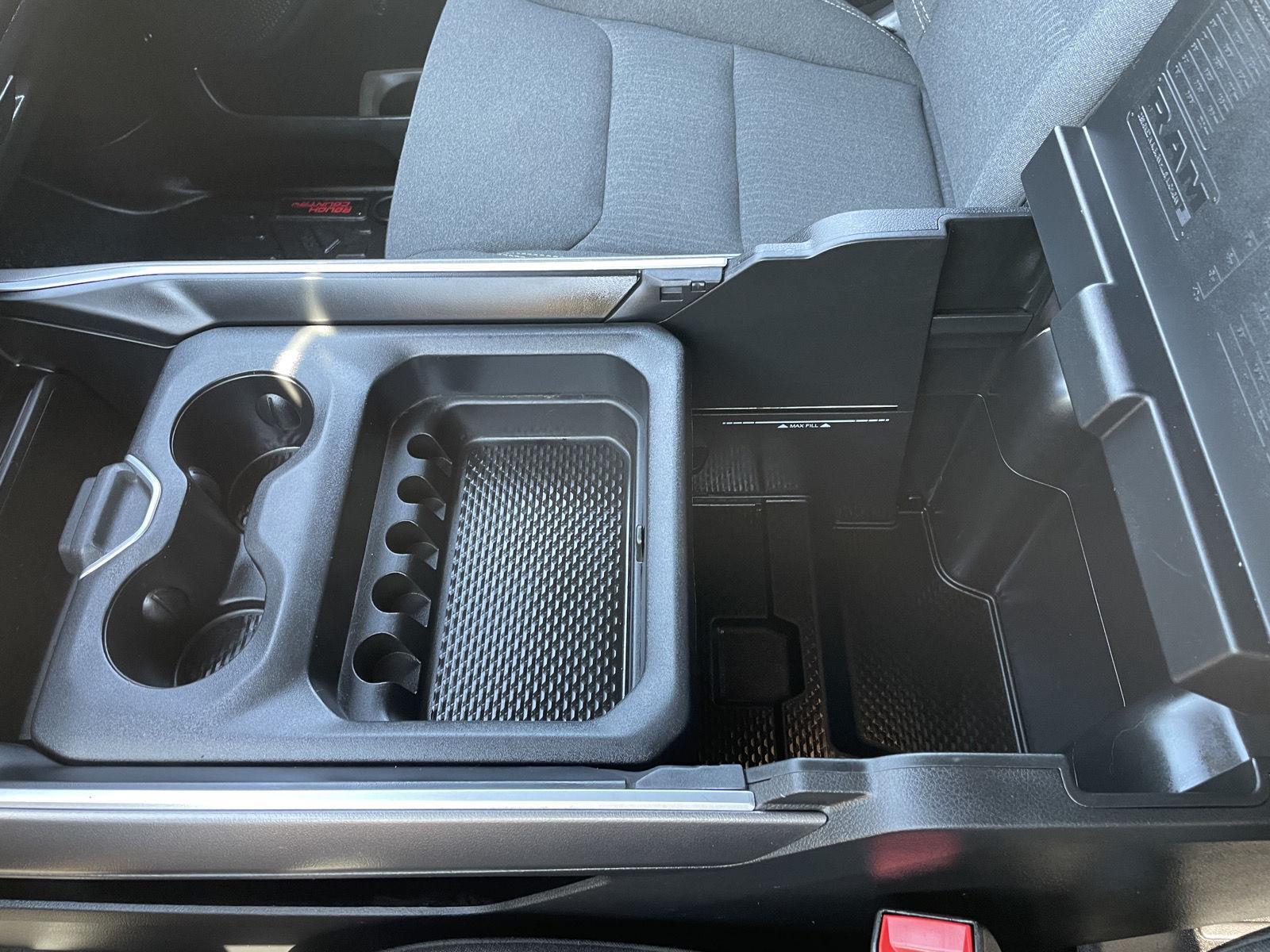 Vehicle photo 30