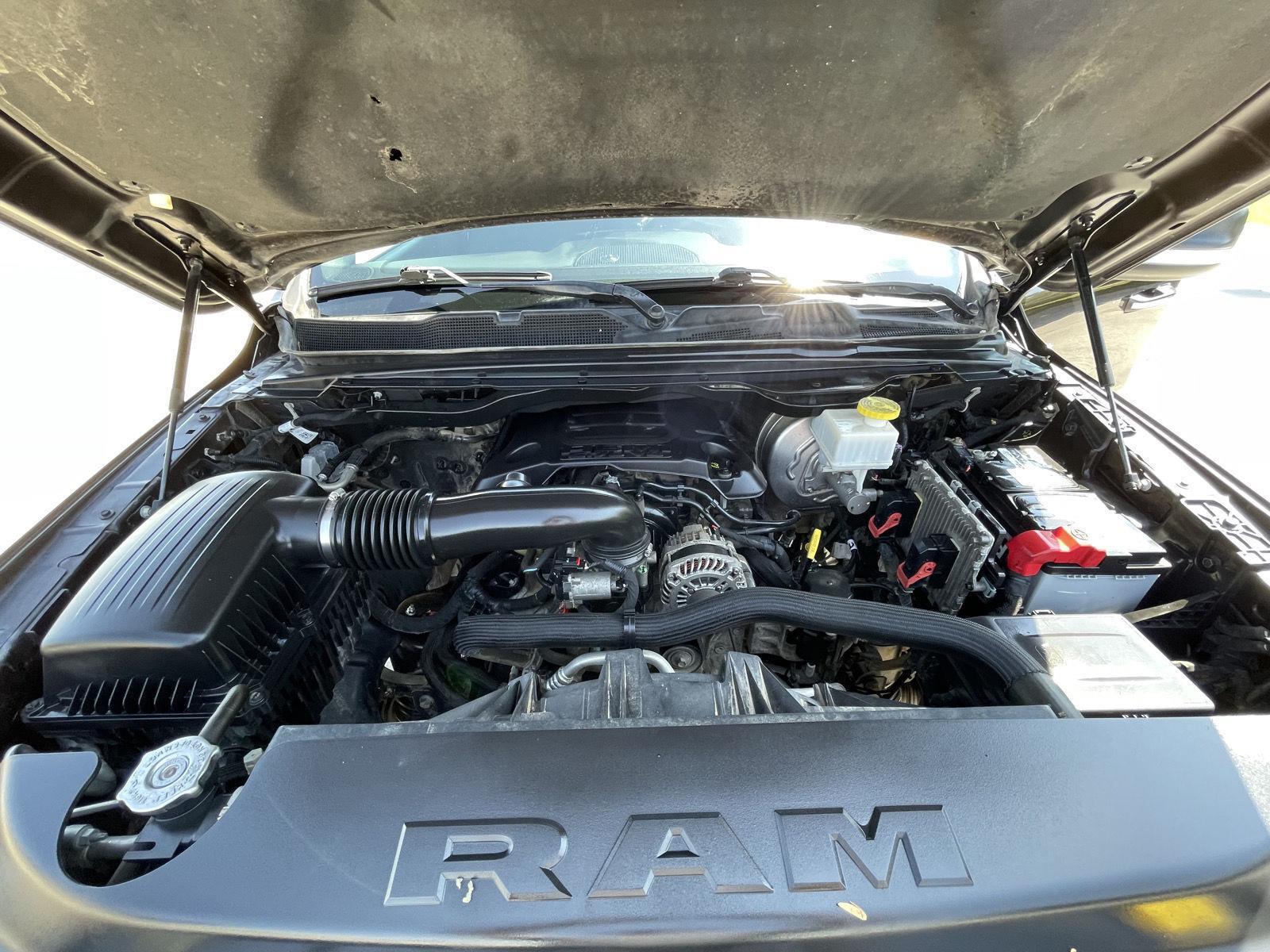 Vehicle photo 33
