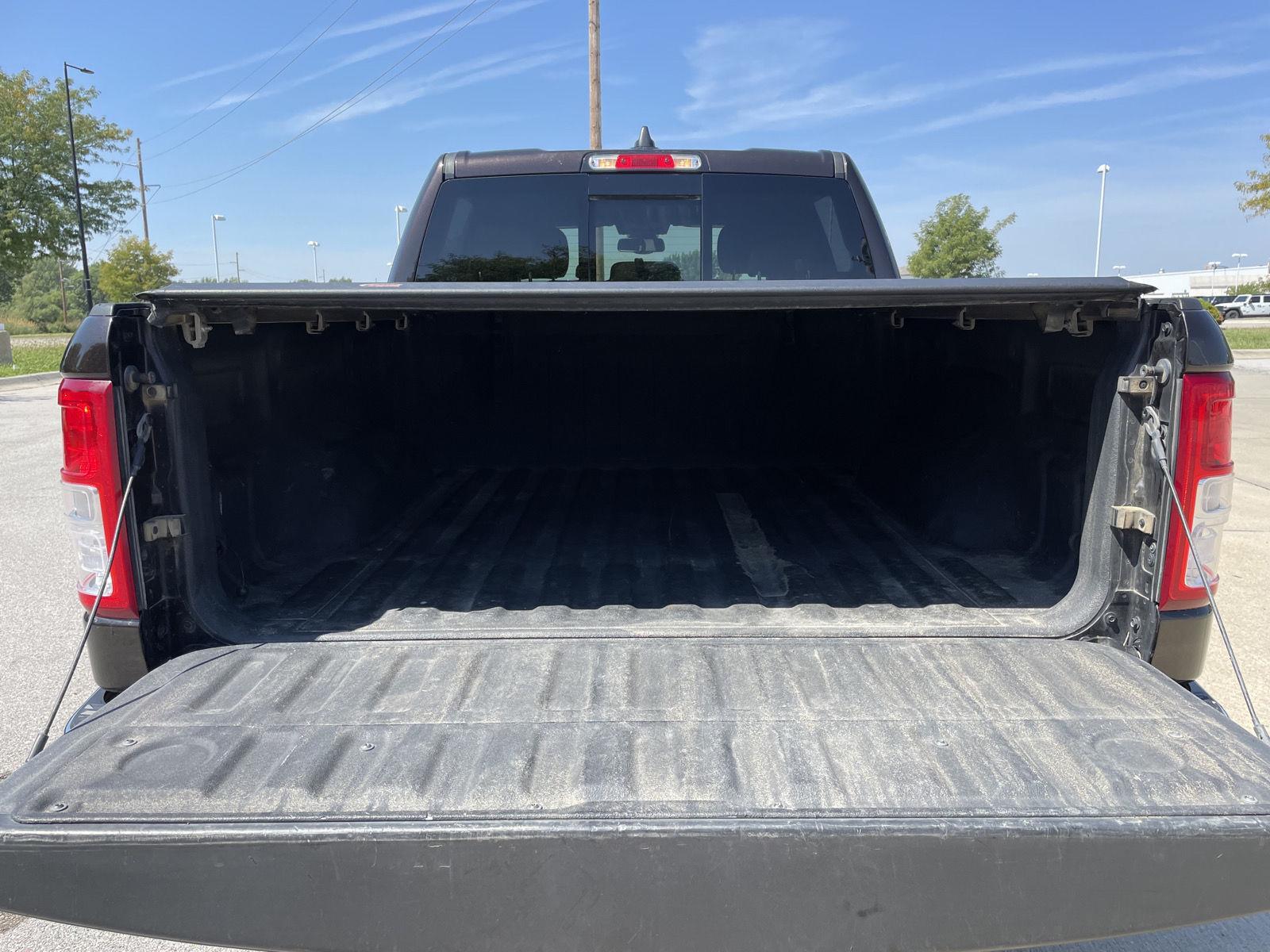 Vehicle photo 34