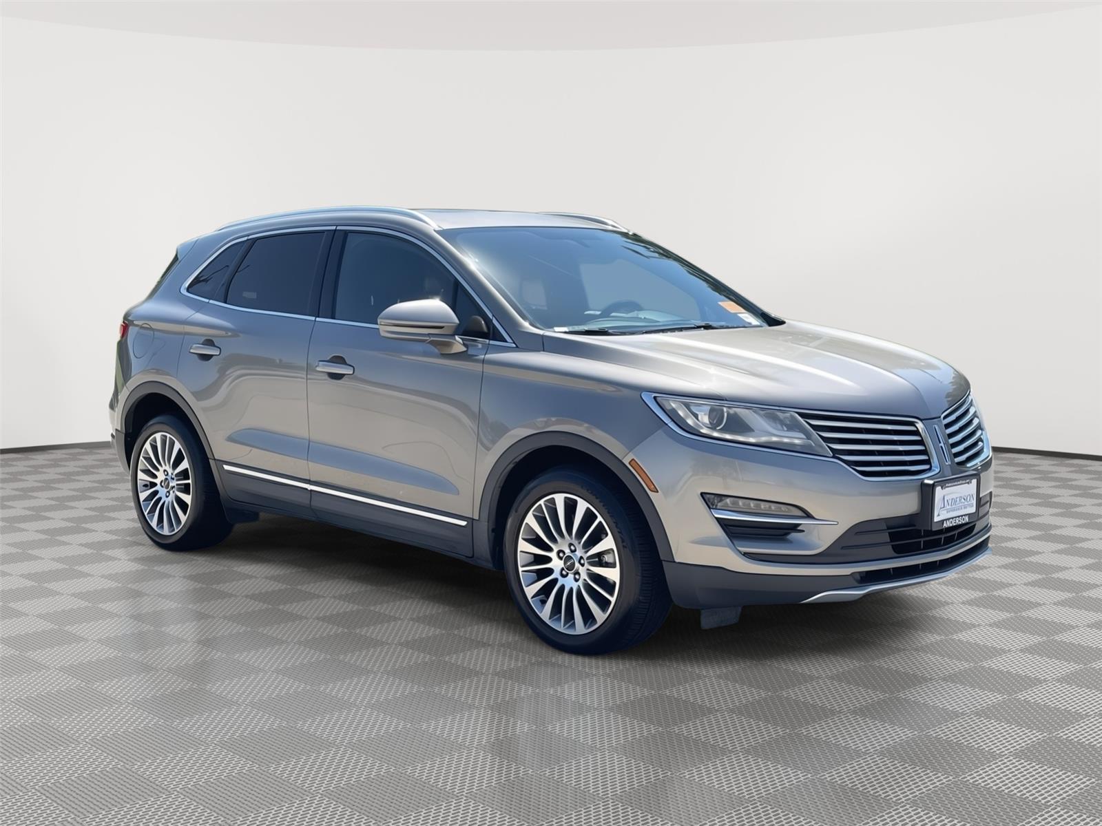 Vehicle photo 5