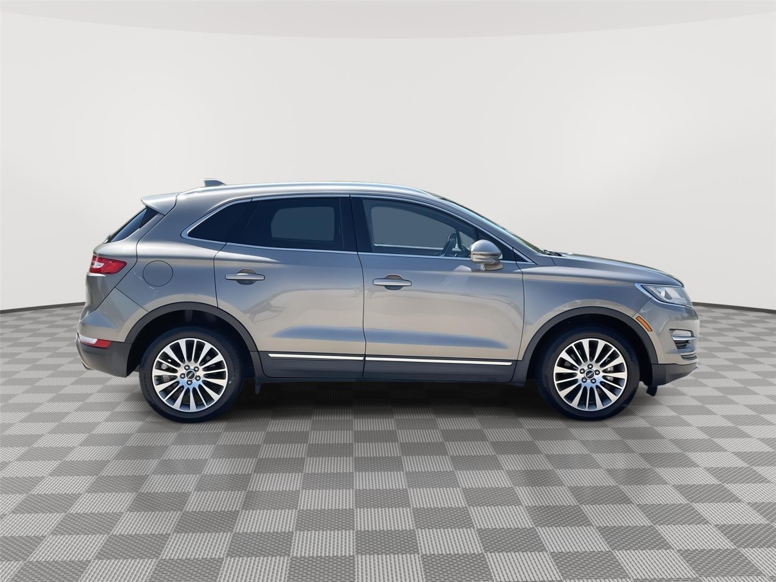 Vehicle photo 6