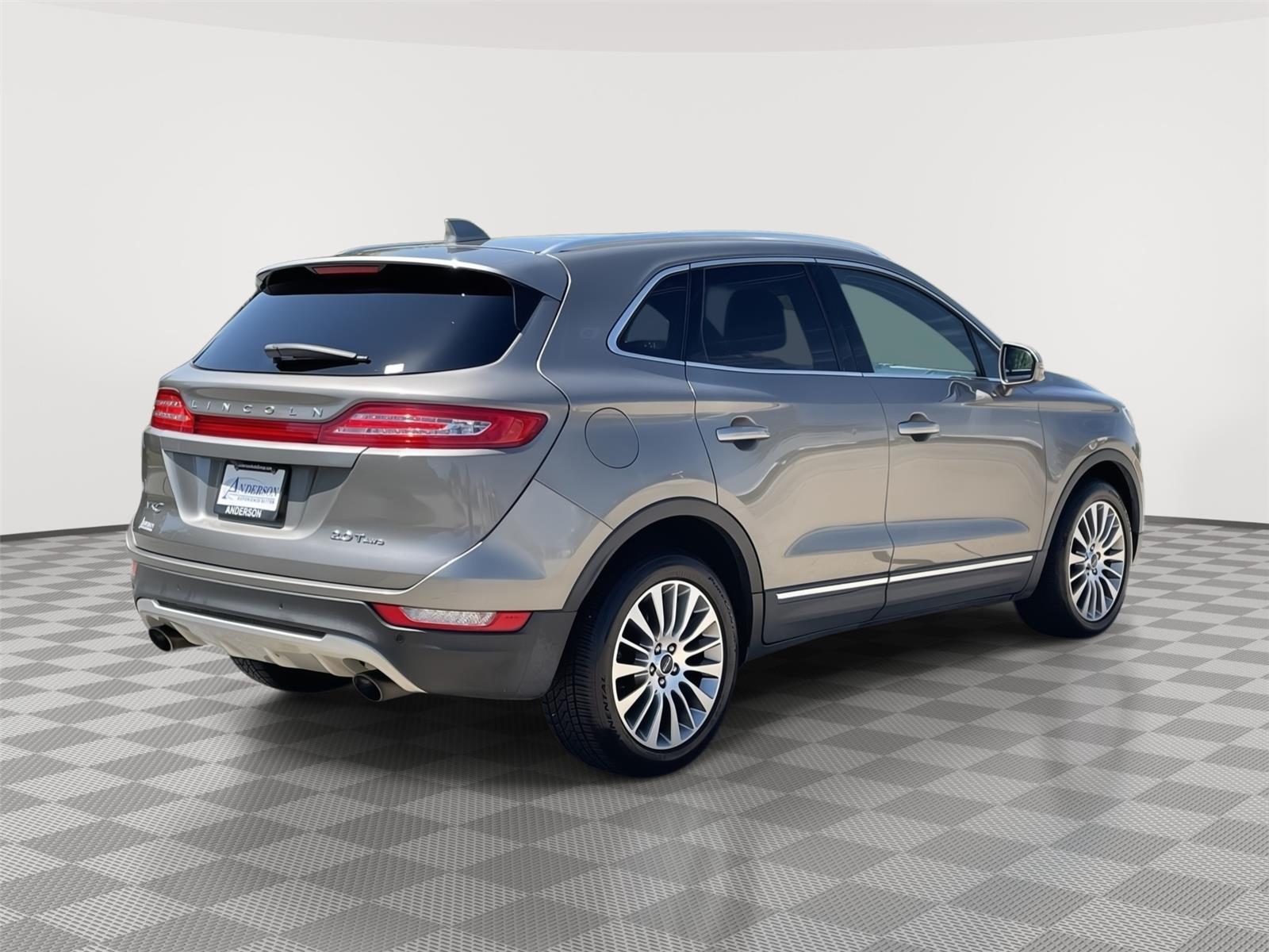 Vehicle photo 7