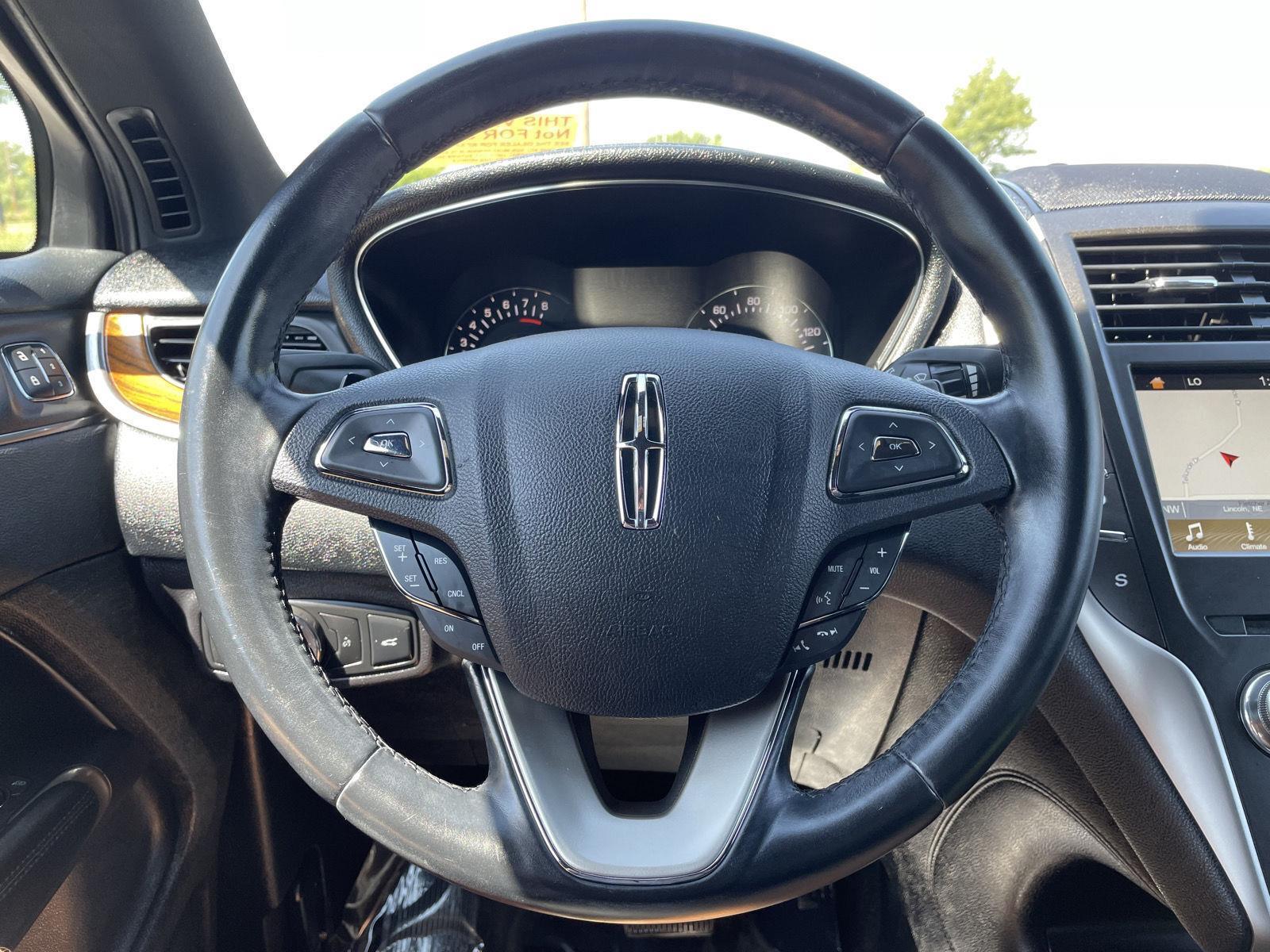 Vehicle photo 11