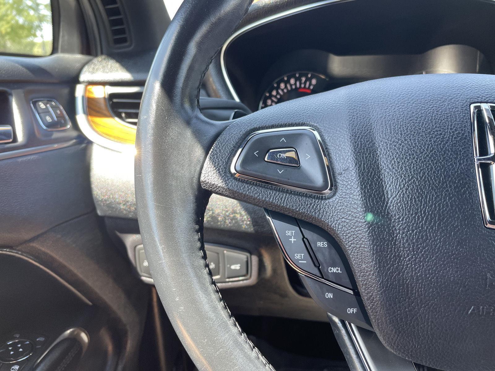 Vehicle photo 12