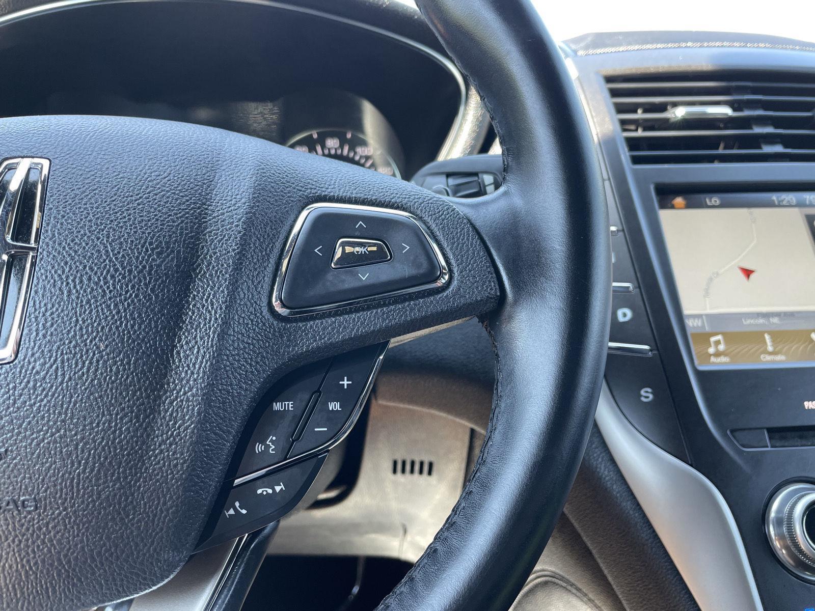Vehicle photo 13