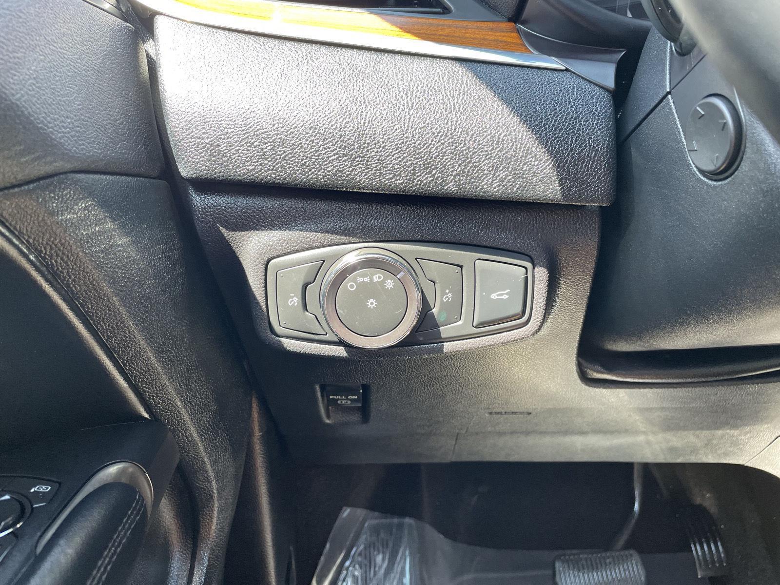 Vehicle photo 15