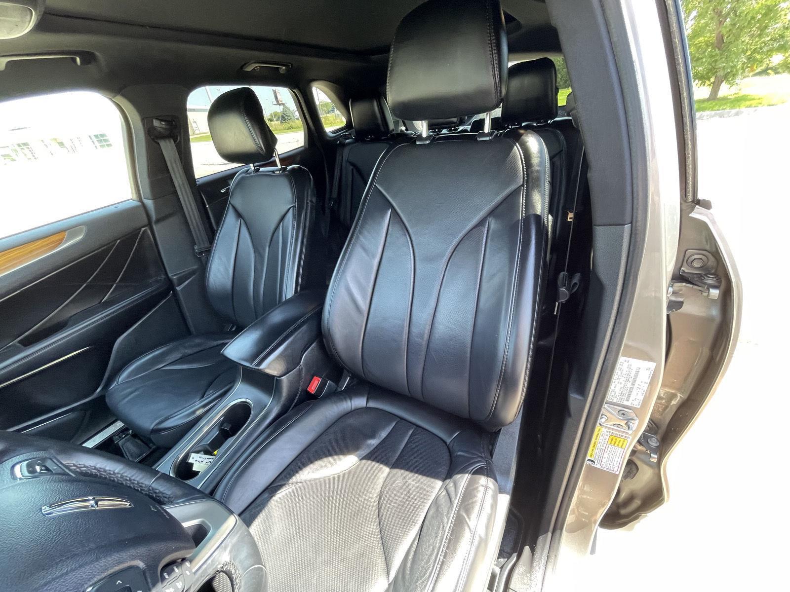 Vehicle photo 17