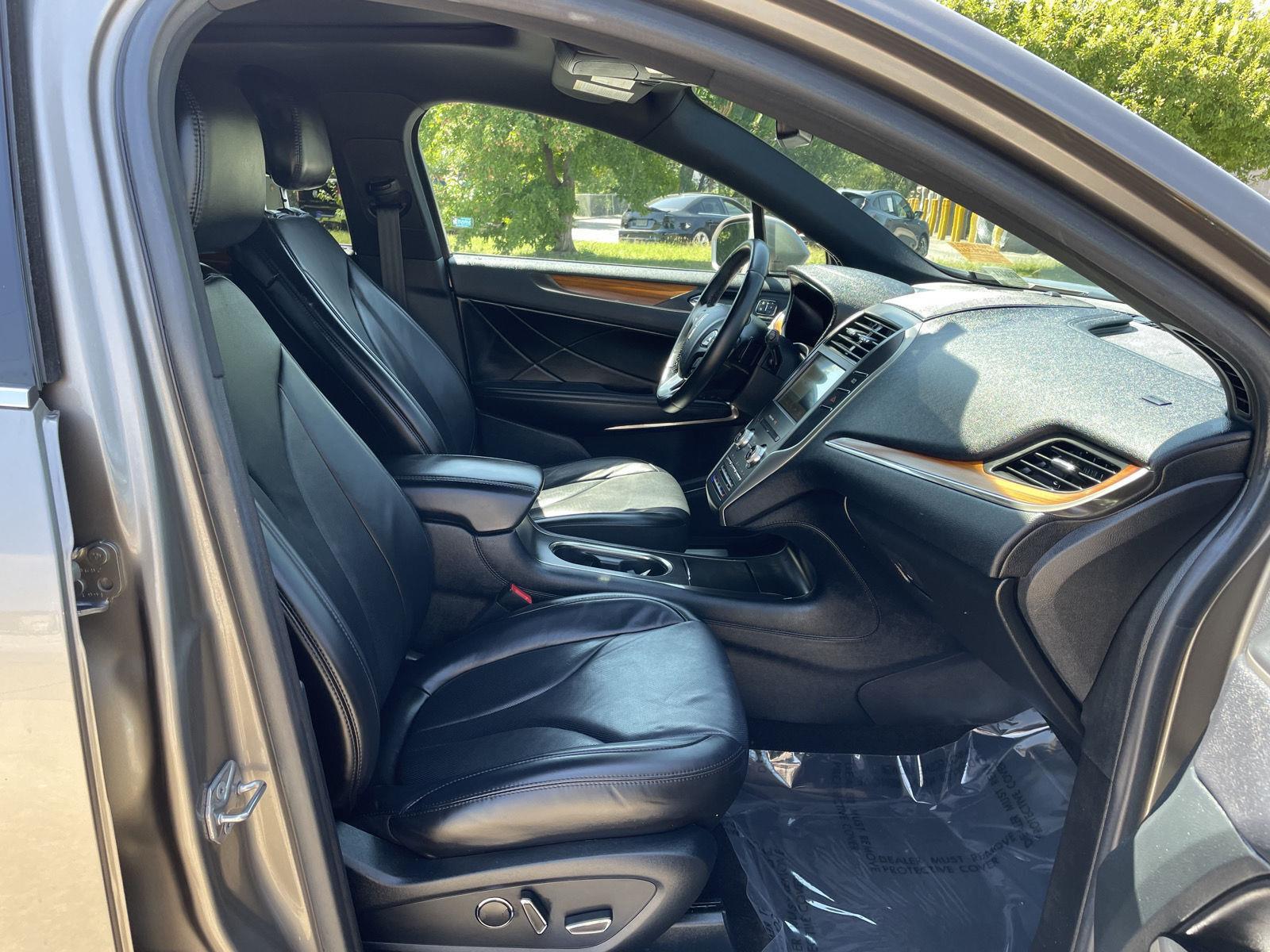 Vehicle photo 18