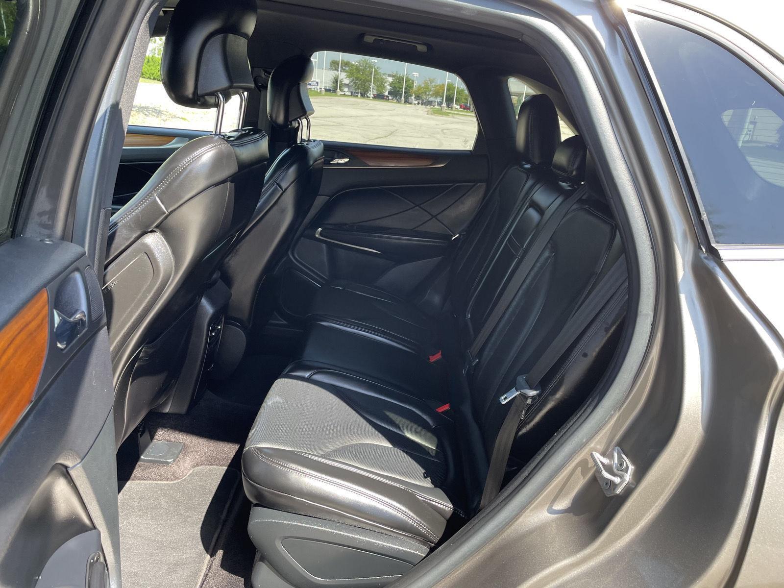 Vehicle photo 19