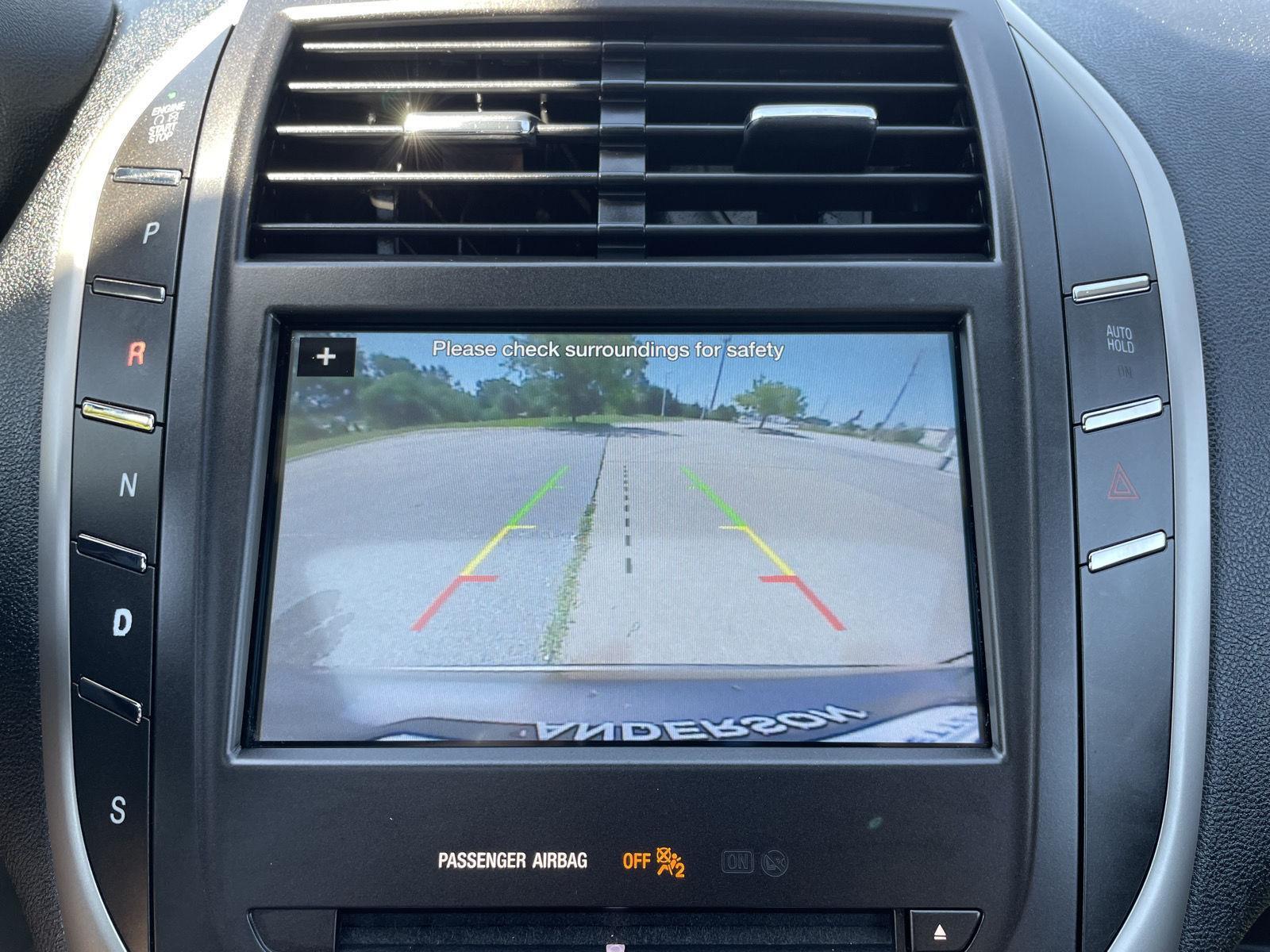 Vehicle photo 23