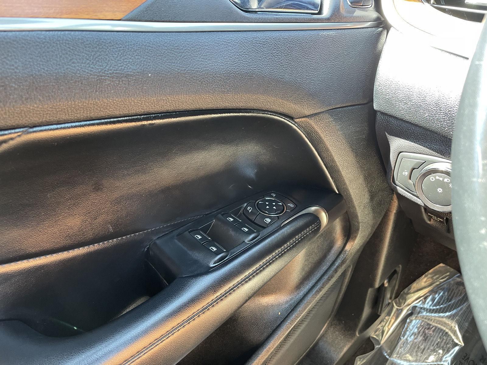 Vehicle photo 28