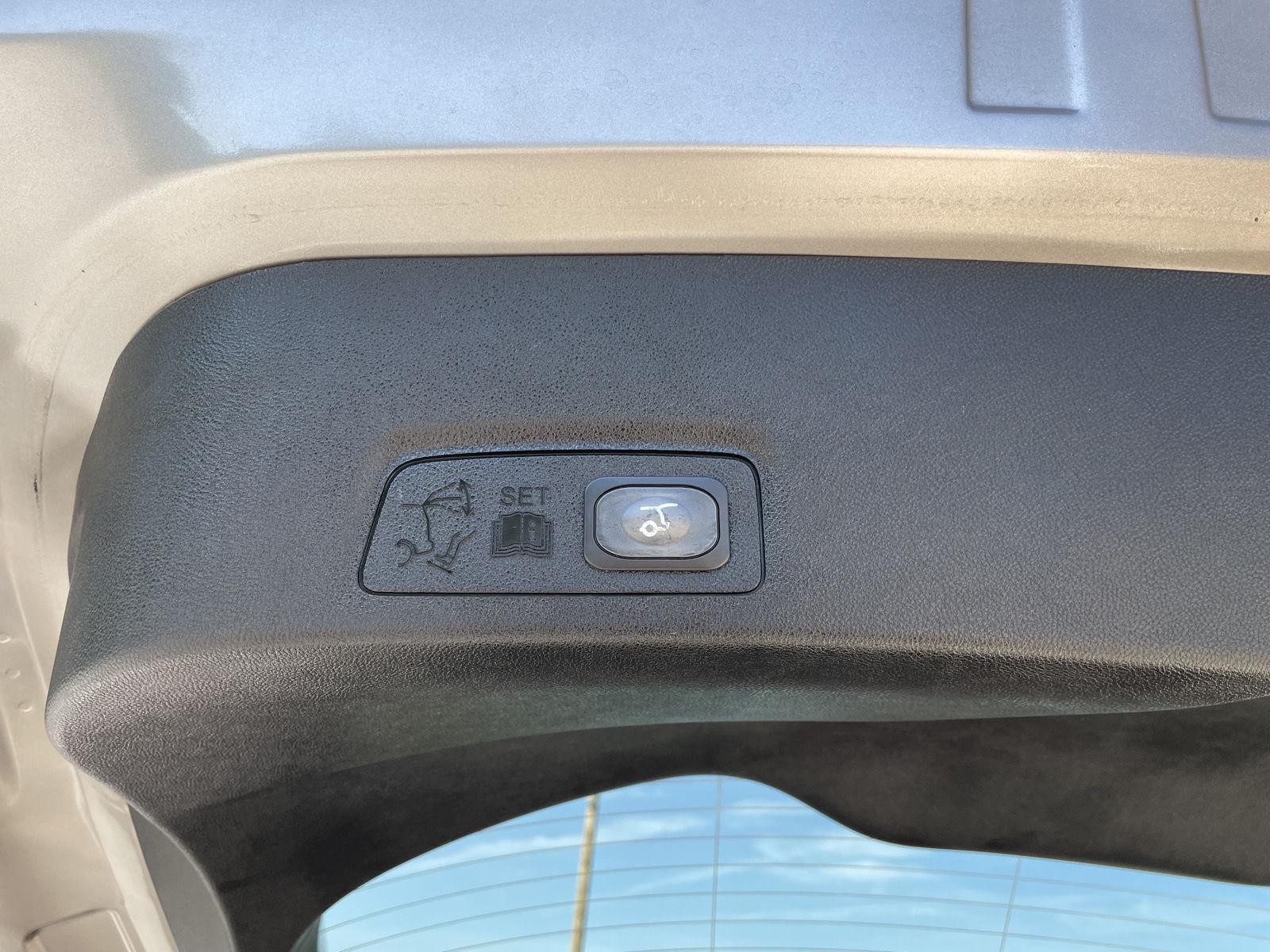 Vehicle photo 35