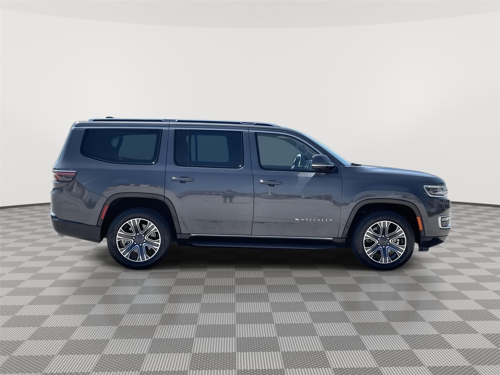 Vehicle photo 6