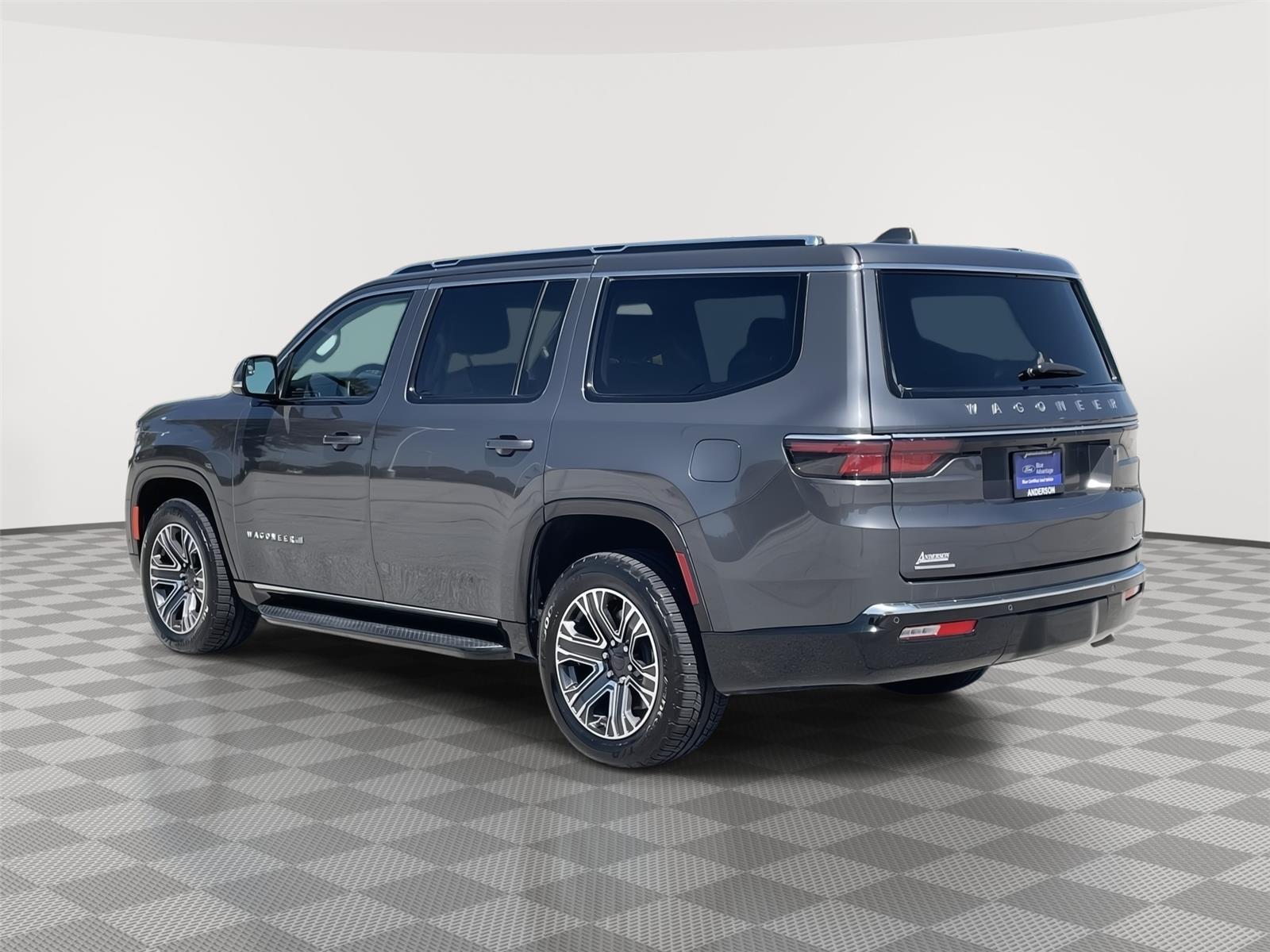 Vehicle photo 9