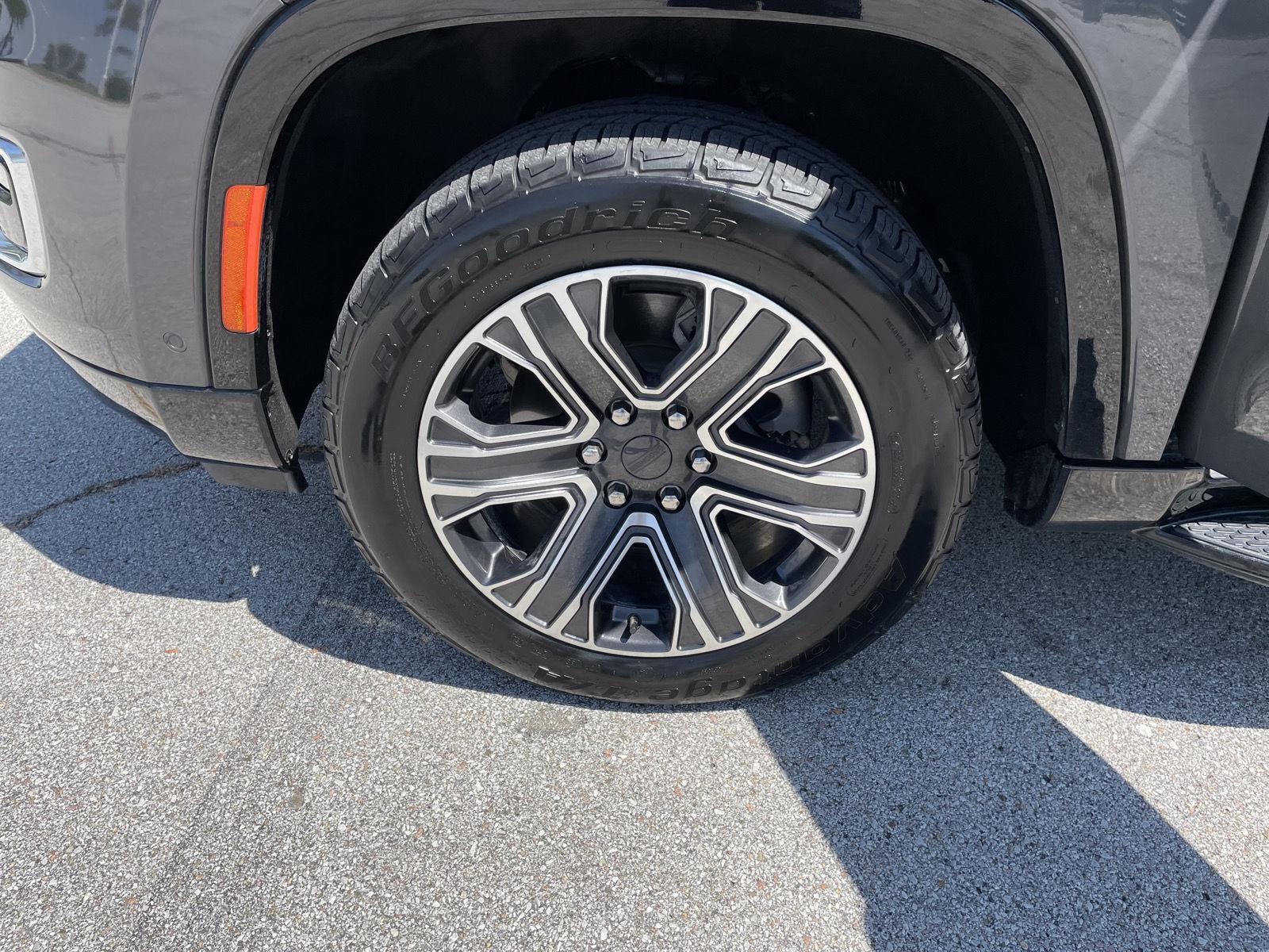 Vehicle photo 10