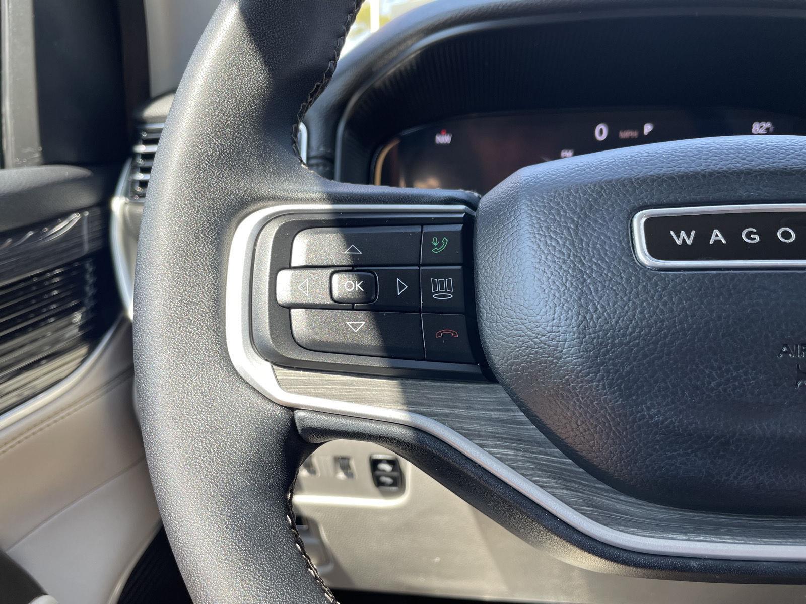 Vehicle photo 13