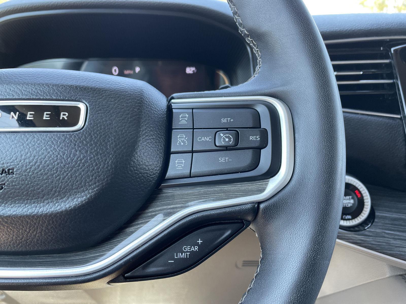 Vehicle photo 14