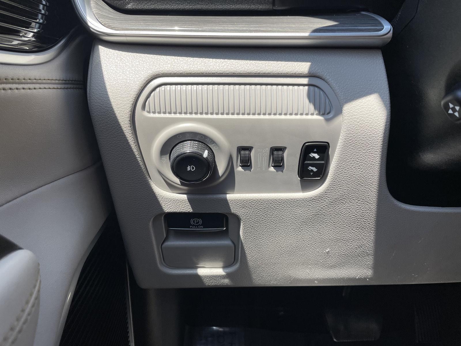 Vehicle photo 16