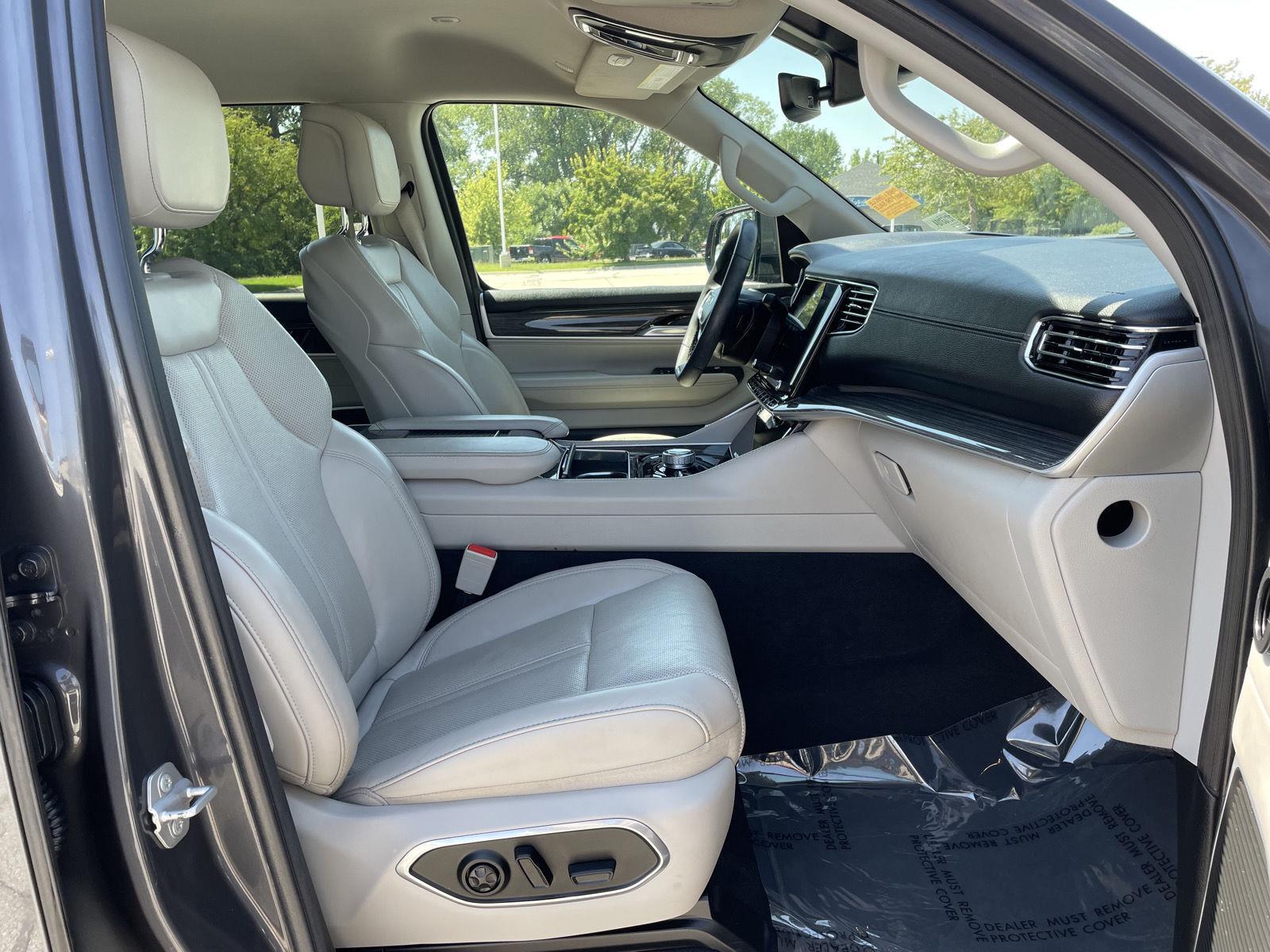 Vehicle photo 19
