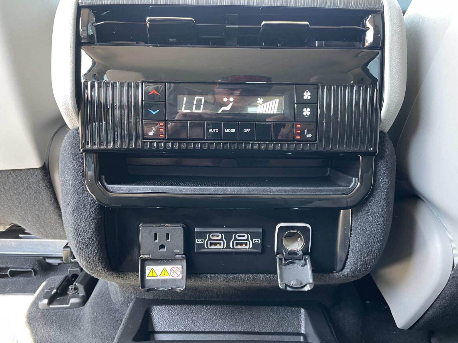 Vehicle photo 21
