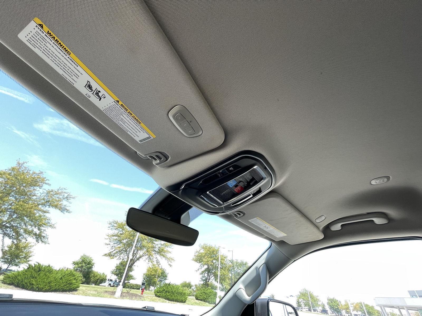 Vehicle photo 23