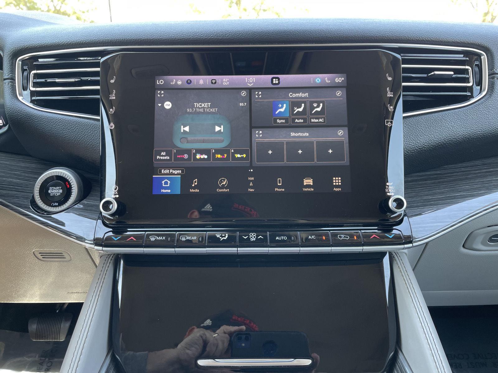 Vehicle photo 24