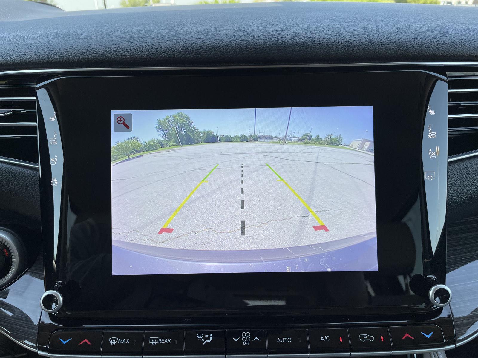 Vehicle photo 25