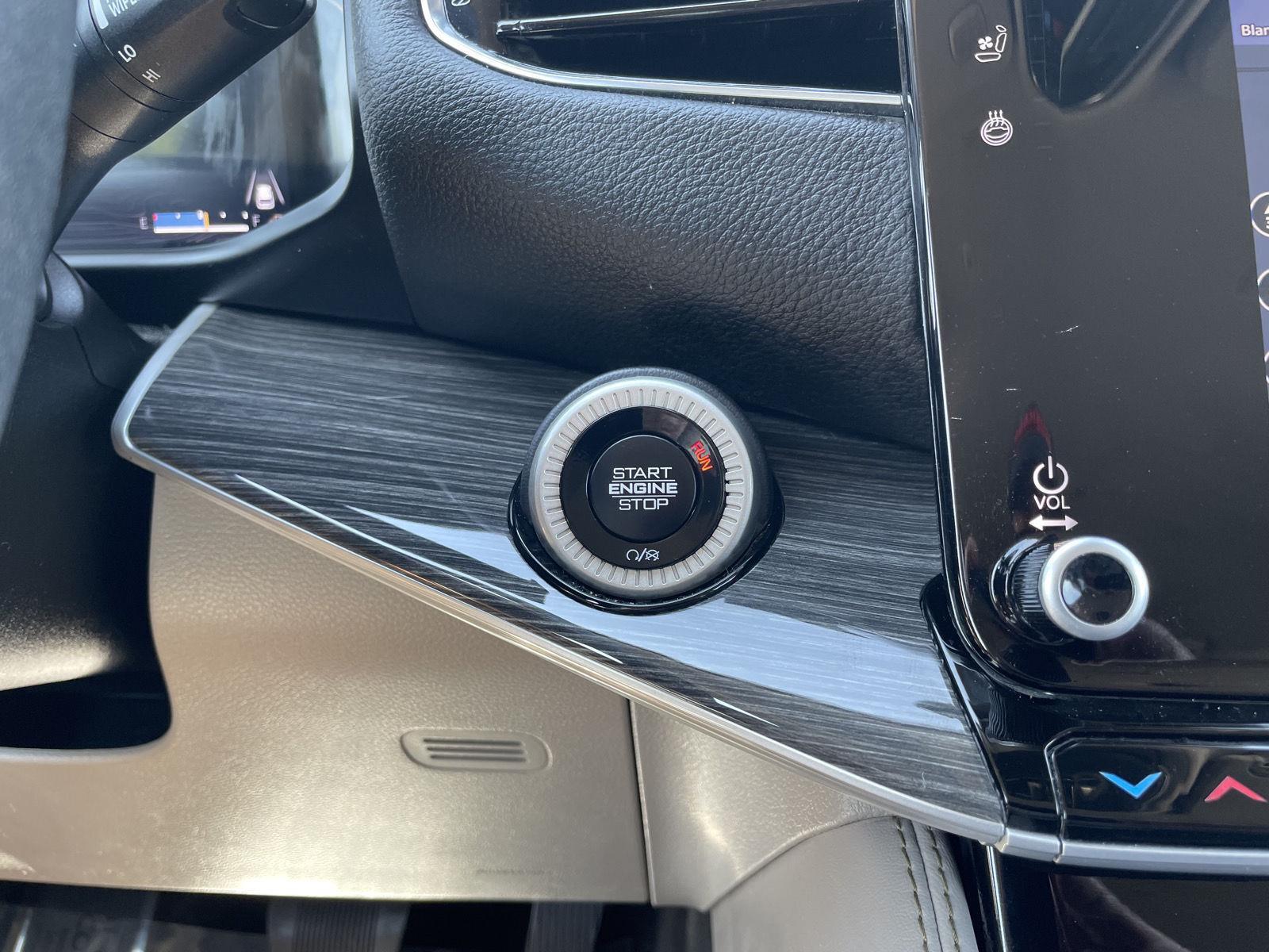 Vehicle photo 27